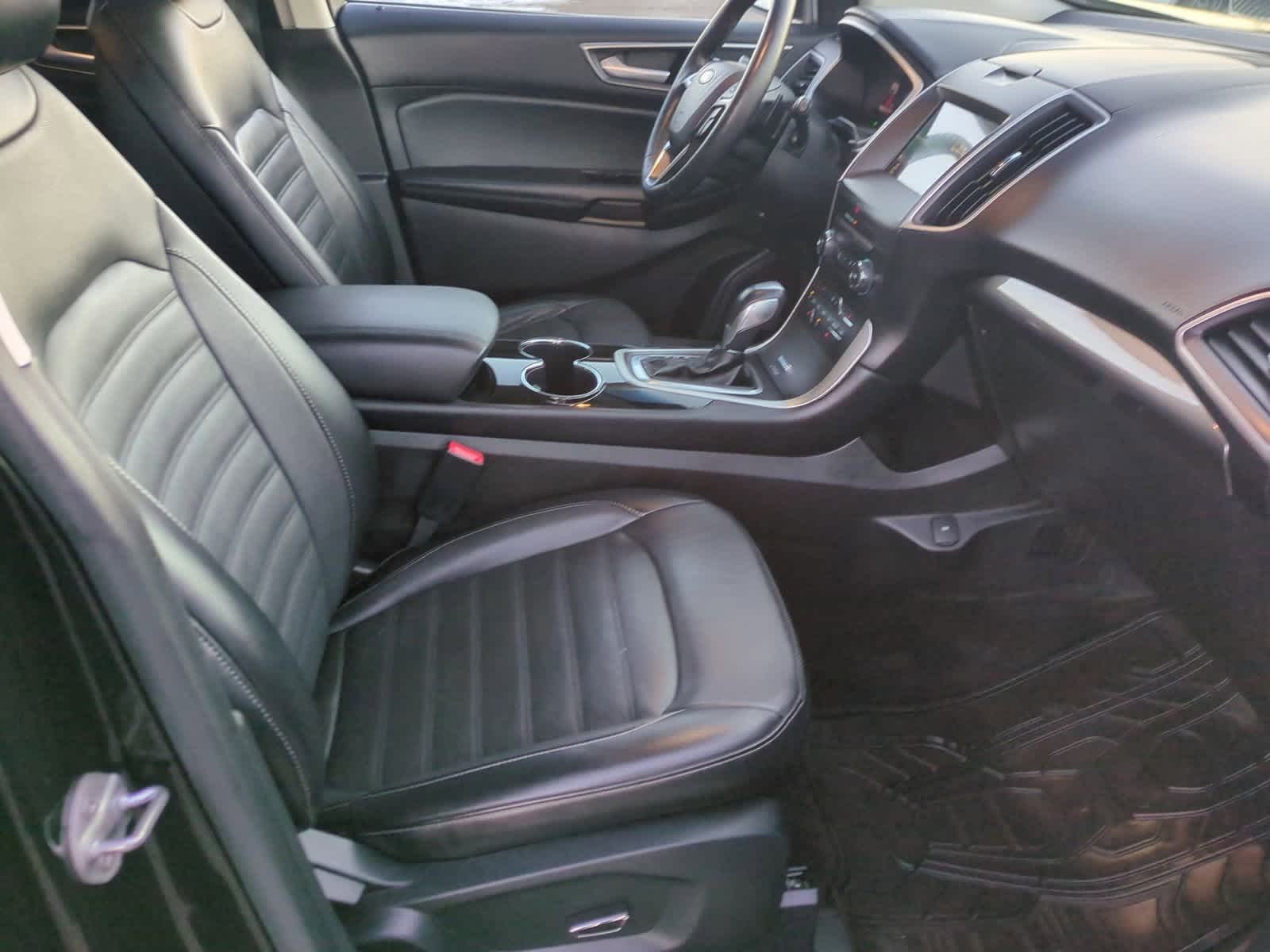 Thumbnail: 2016 Ford Edge - 21