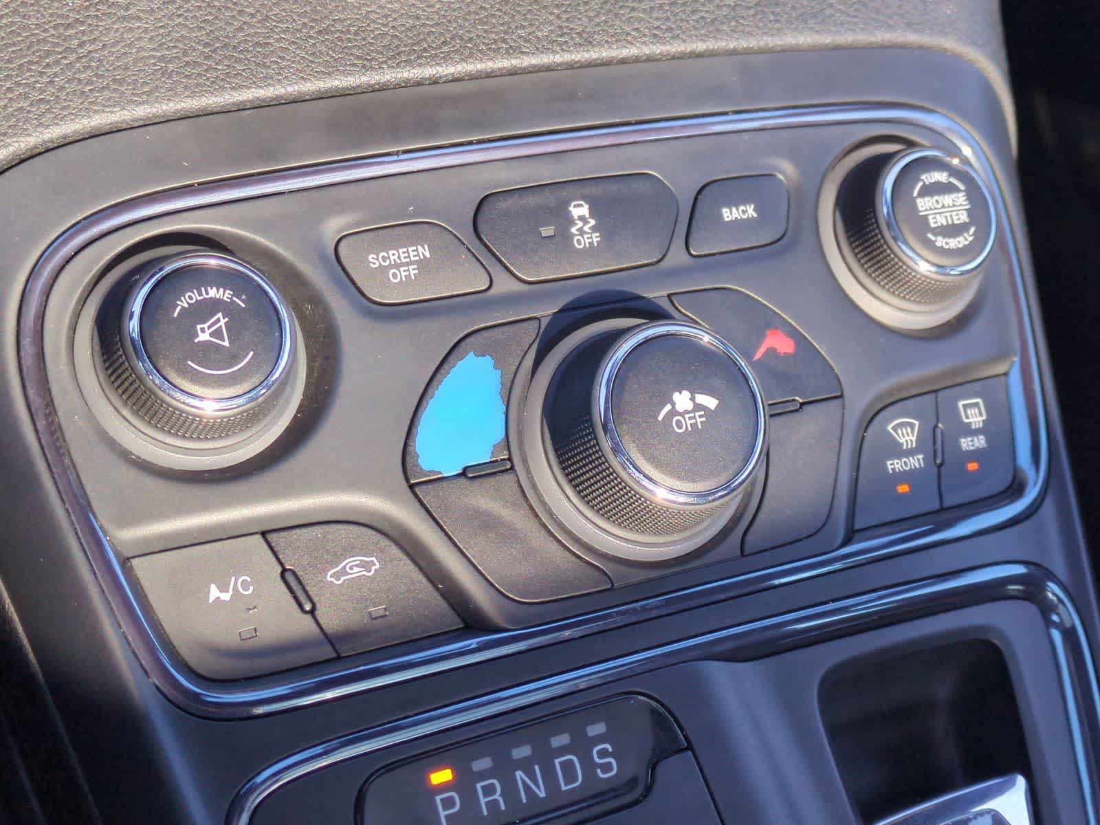 Thumbnail: 2016 Chrysler 200 - 32