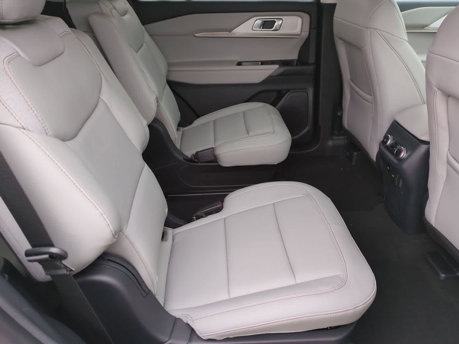 Thumbnail: 2026 Ford Explorer - 20