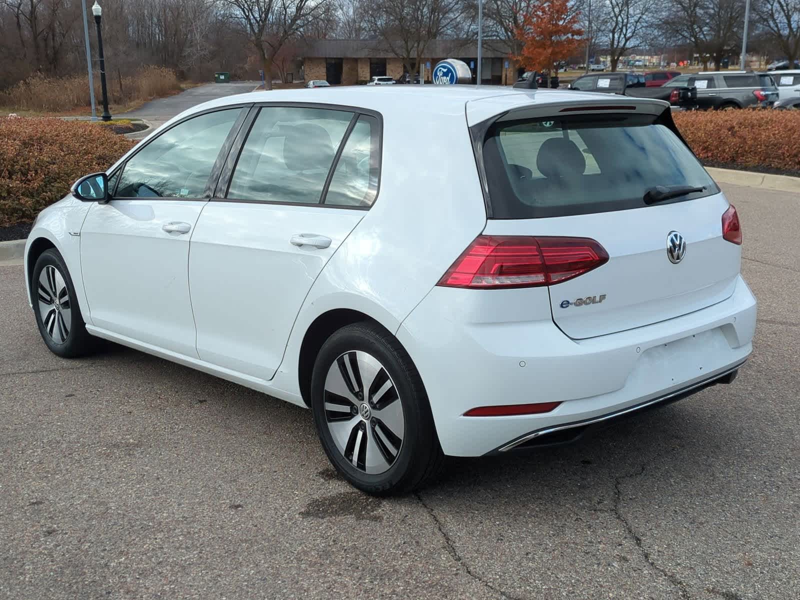 Thumbnail: 2017 Volkswagen e-Golf - 6