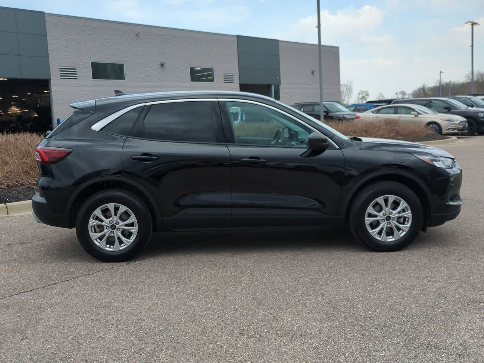Thumbnail: 2023 Ford Escape - 9
