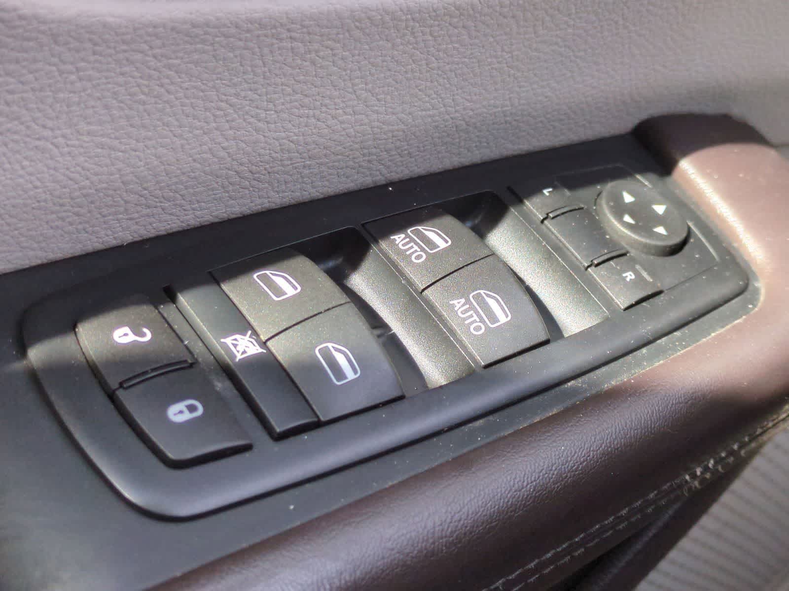 Thumbnail: 2017 Chrysler Pacifica - 28