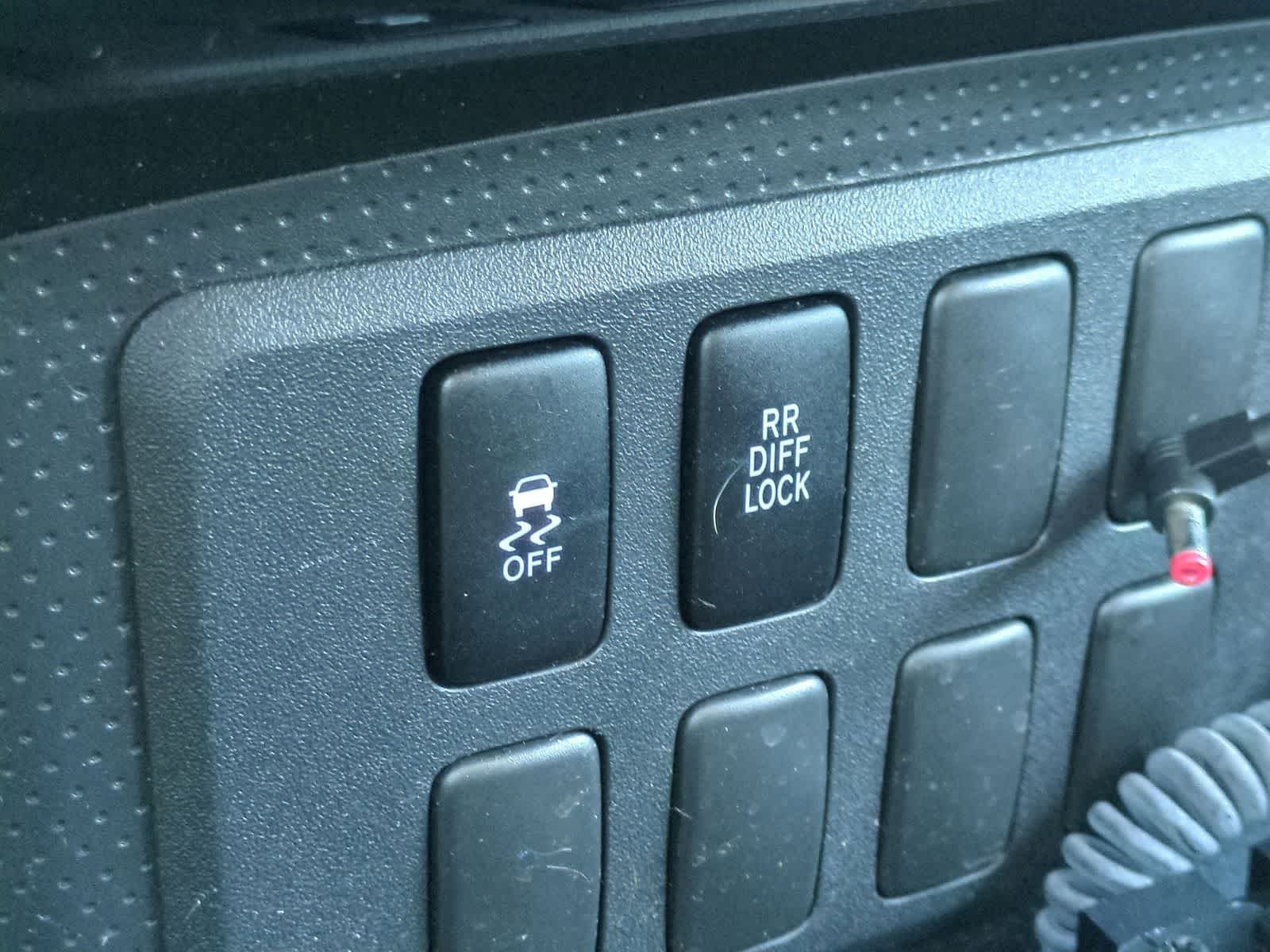 Thumbnail: 2010 Toyota FJ Cruiser - 31