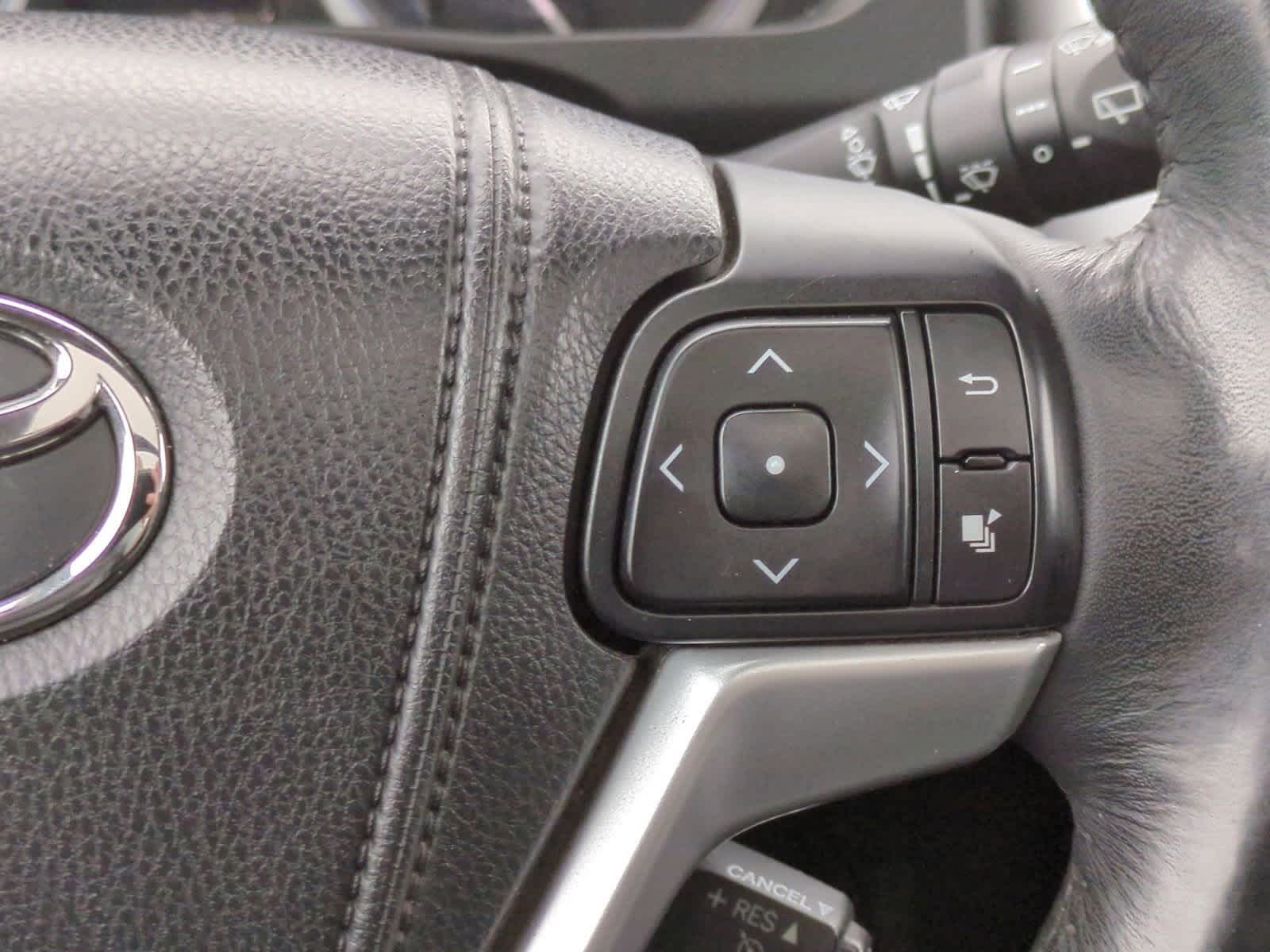 Thumbnail: 2015 Toyota Highlander - 26