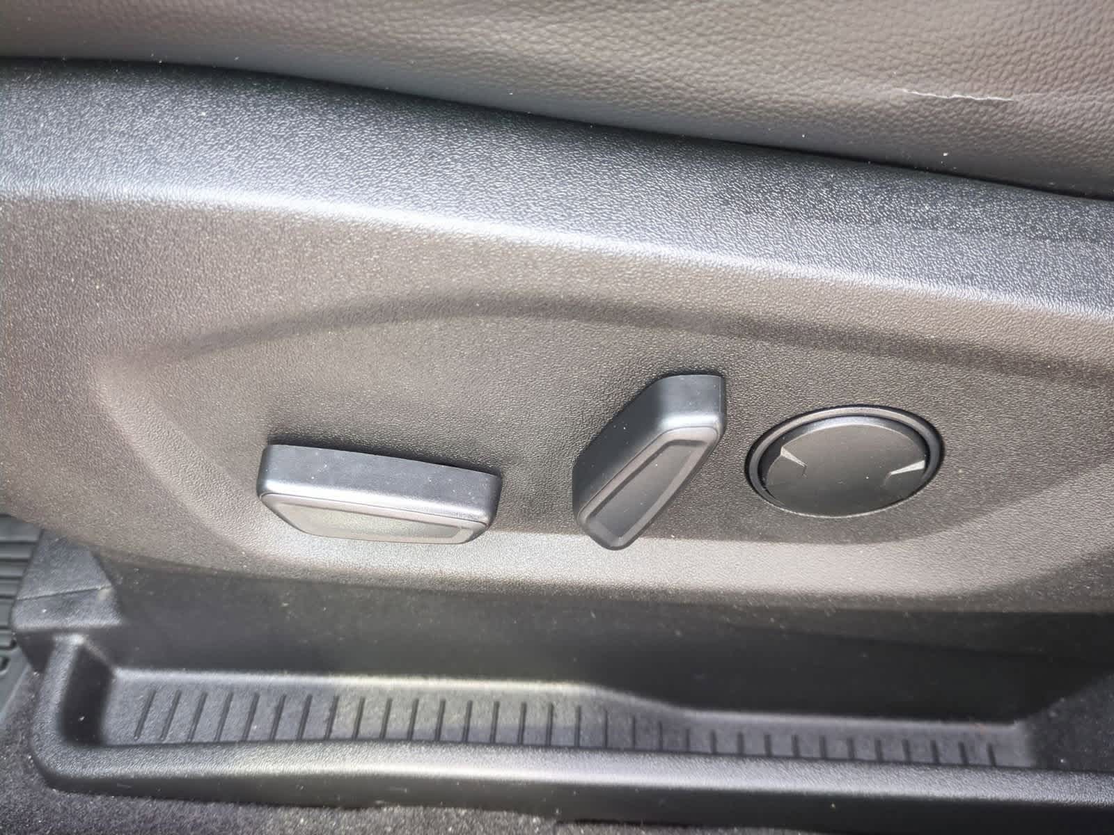 Thumbnail: 2023 Ford Edge - 17