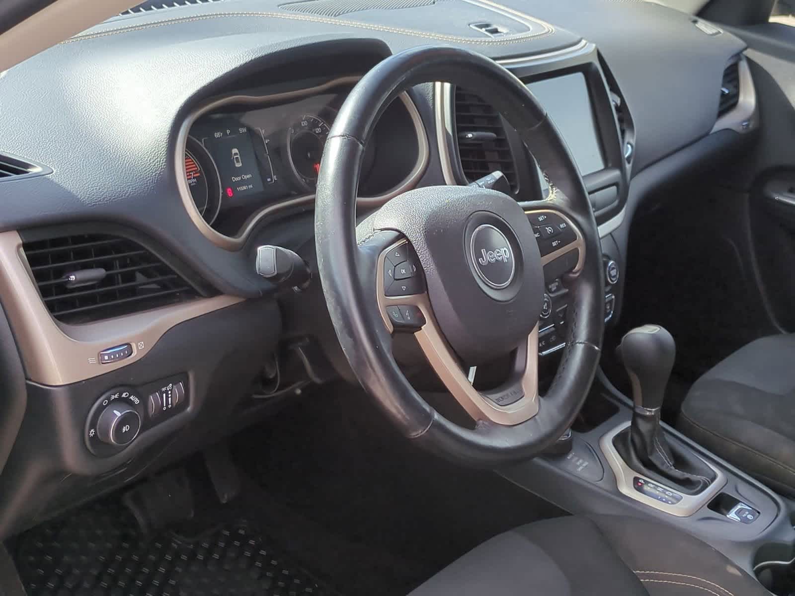 Thumbnail: 2017 Jeep Cherokee - 10