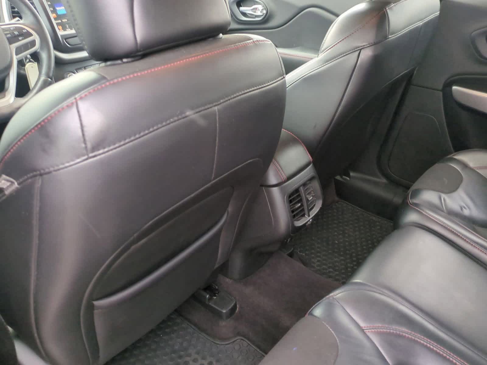 Thumbnail: 2017 Jeep Cherokee - 18