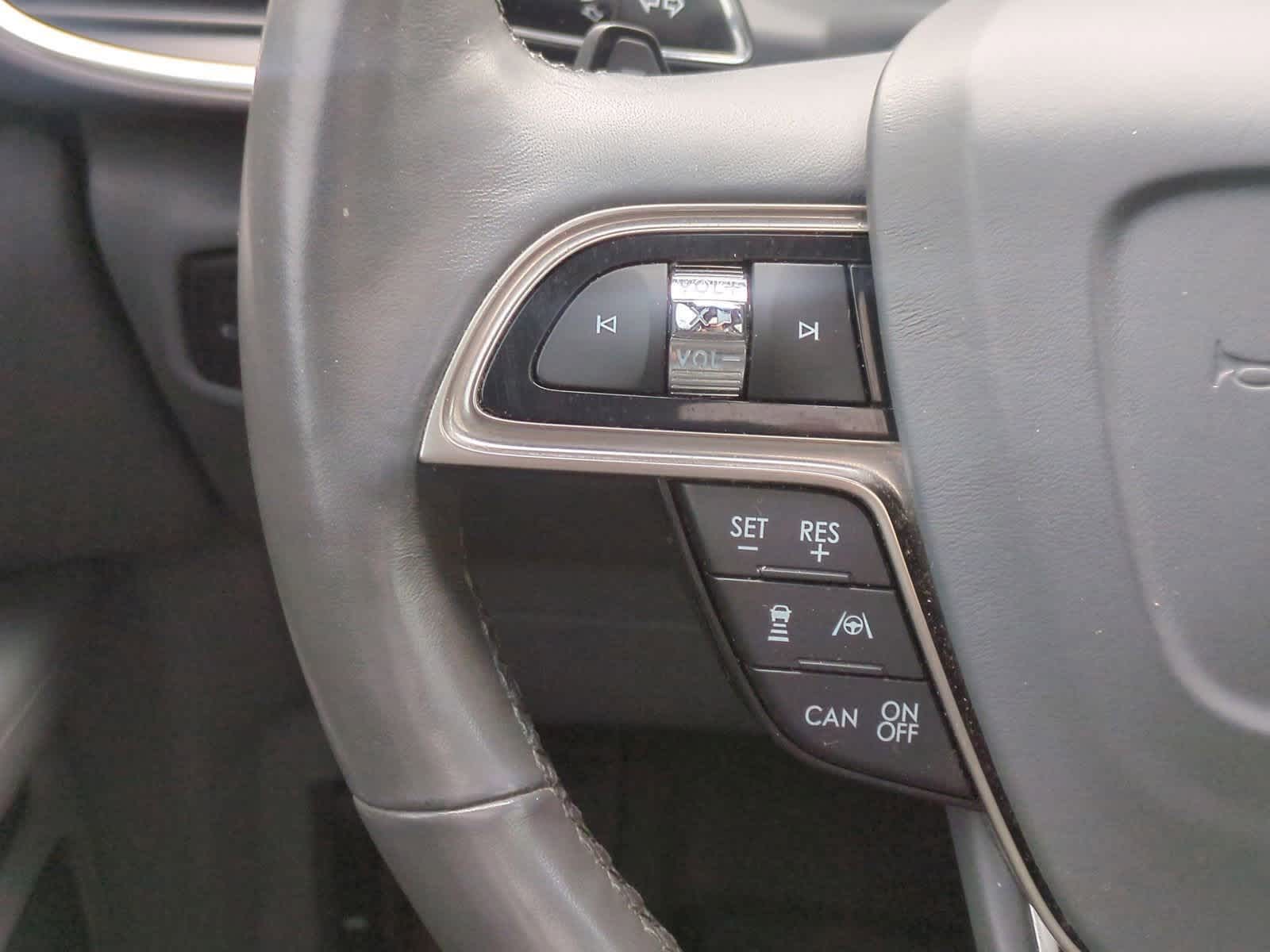 Thumbnail: 2019 Lincoln Nautilus - 25