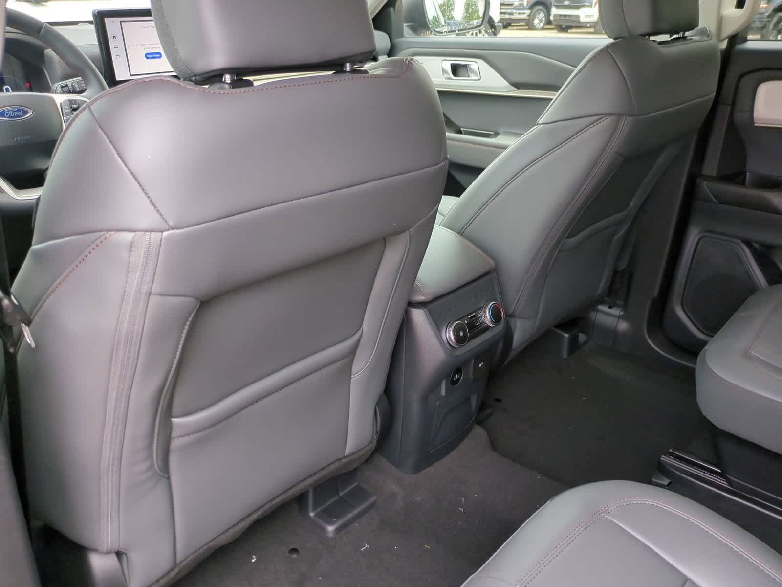 2025 Ford Explorer Active 18