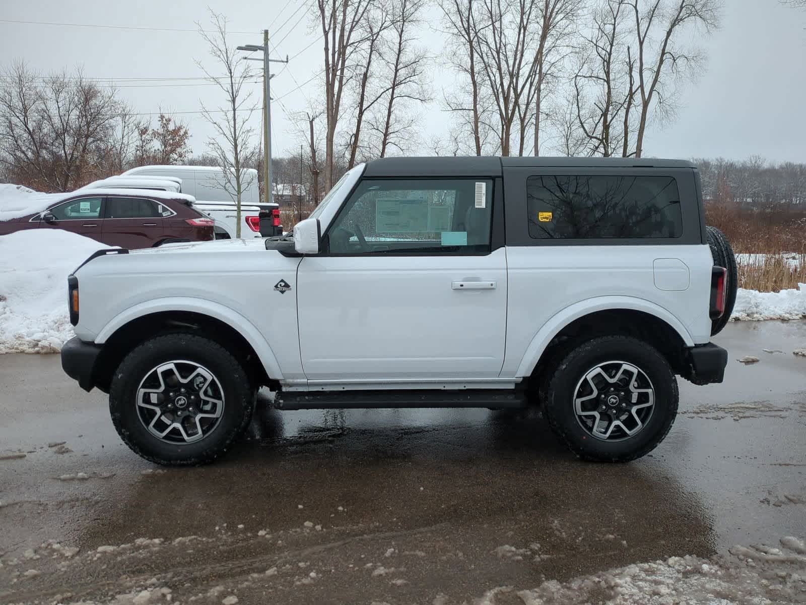 2023 Ford Bronco Outer Banks photo 2