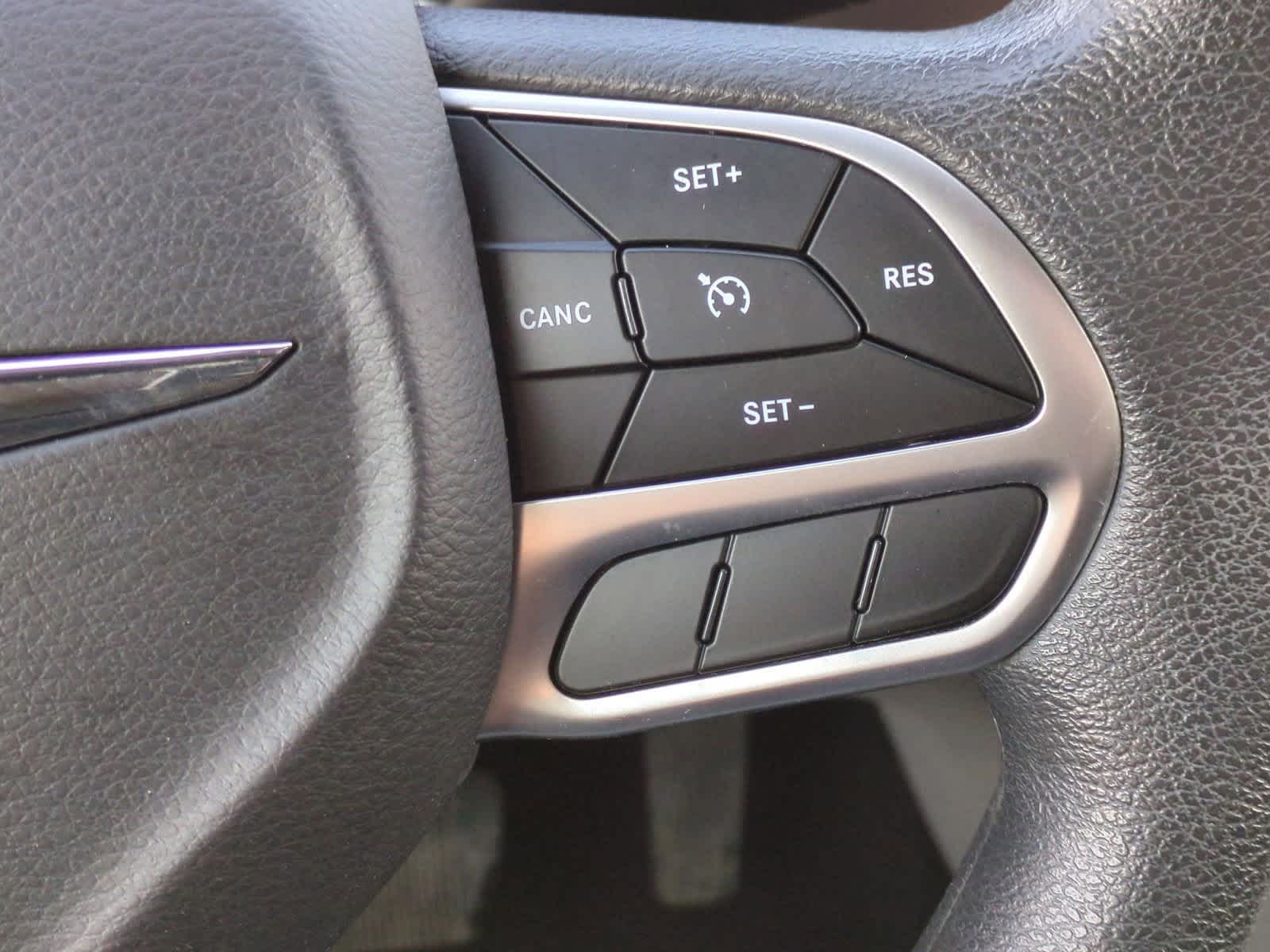 Thumbnail: 2018 Chrysler Pacifica - 26