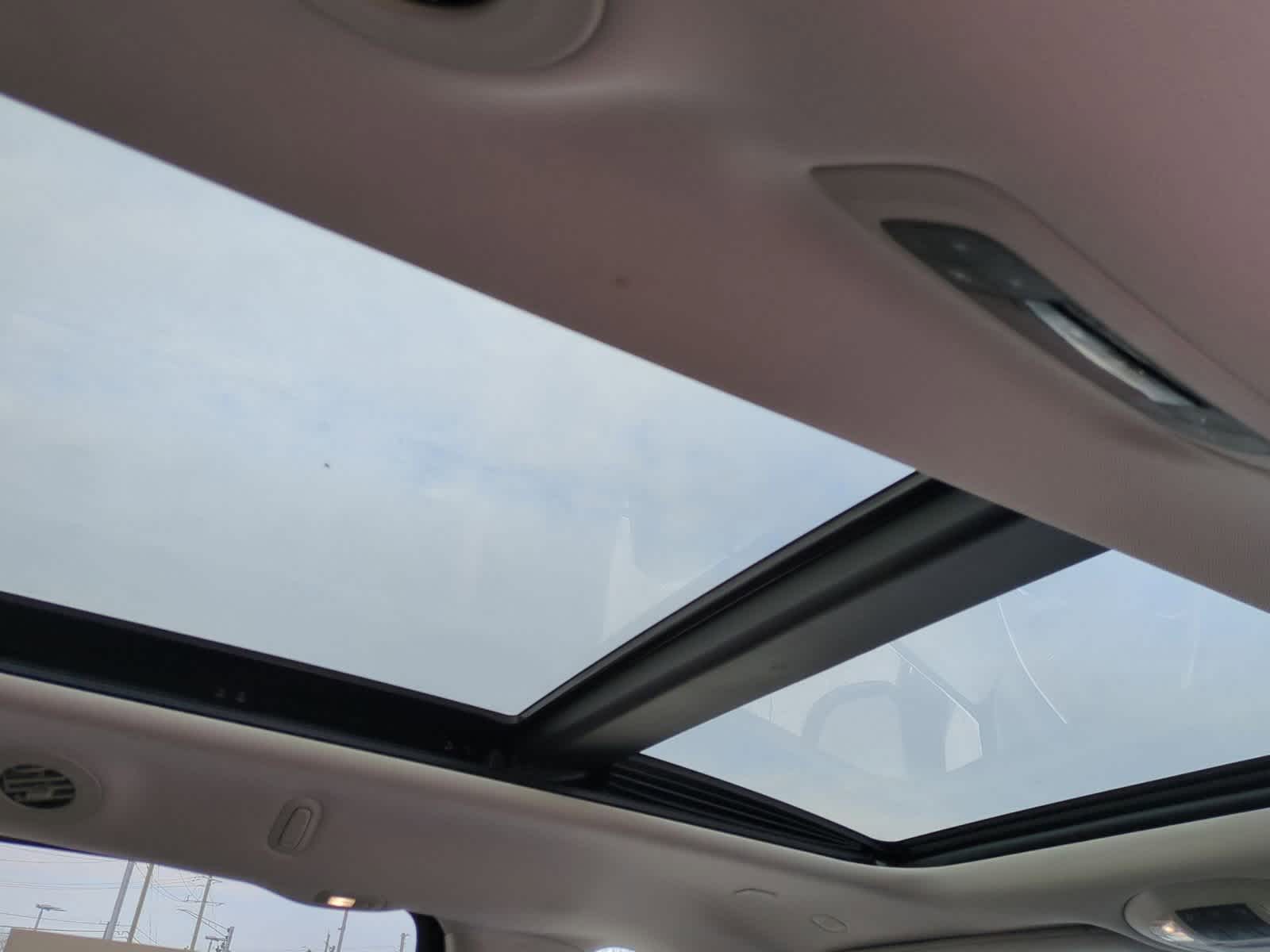 Thumbnail: 2020 Chrysler Pacifica - 24