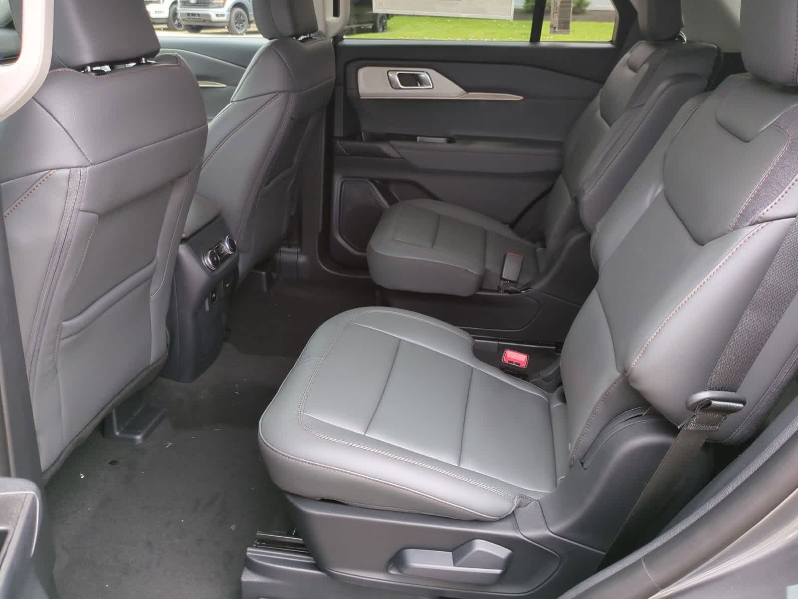 2025 Ford Explorer Active 19