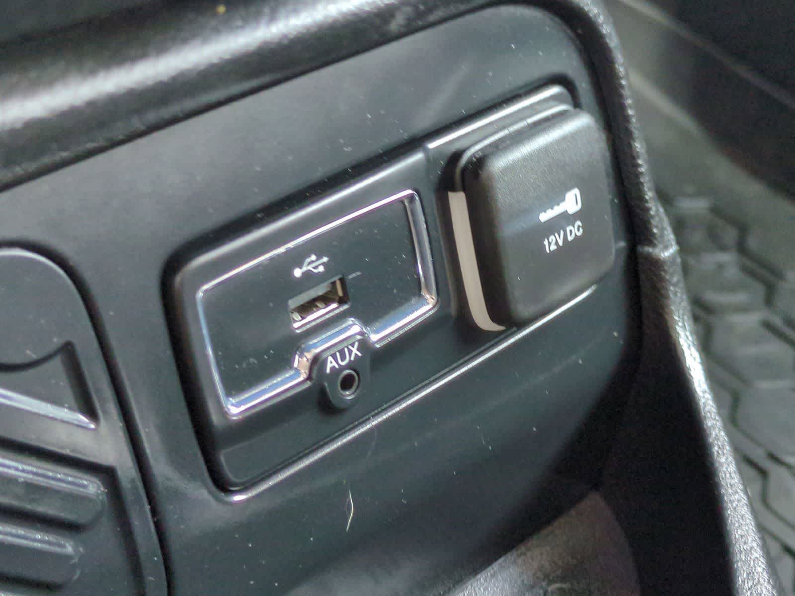 Thumbnail: 2015 Jeep Renegade - 30