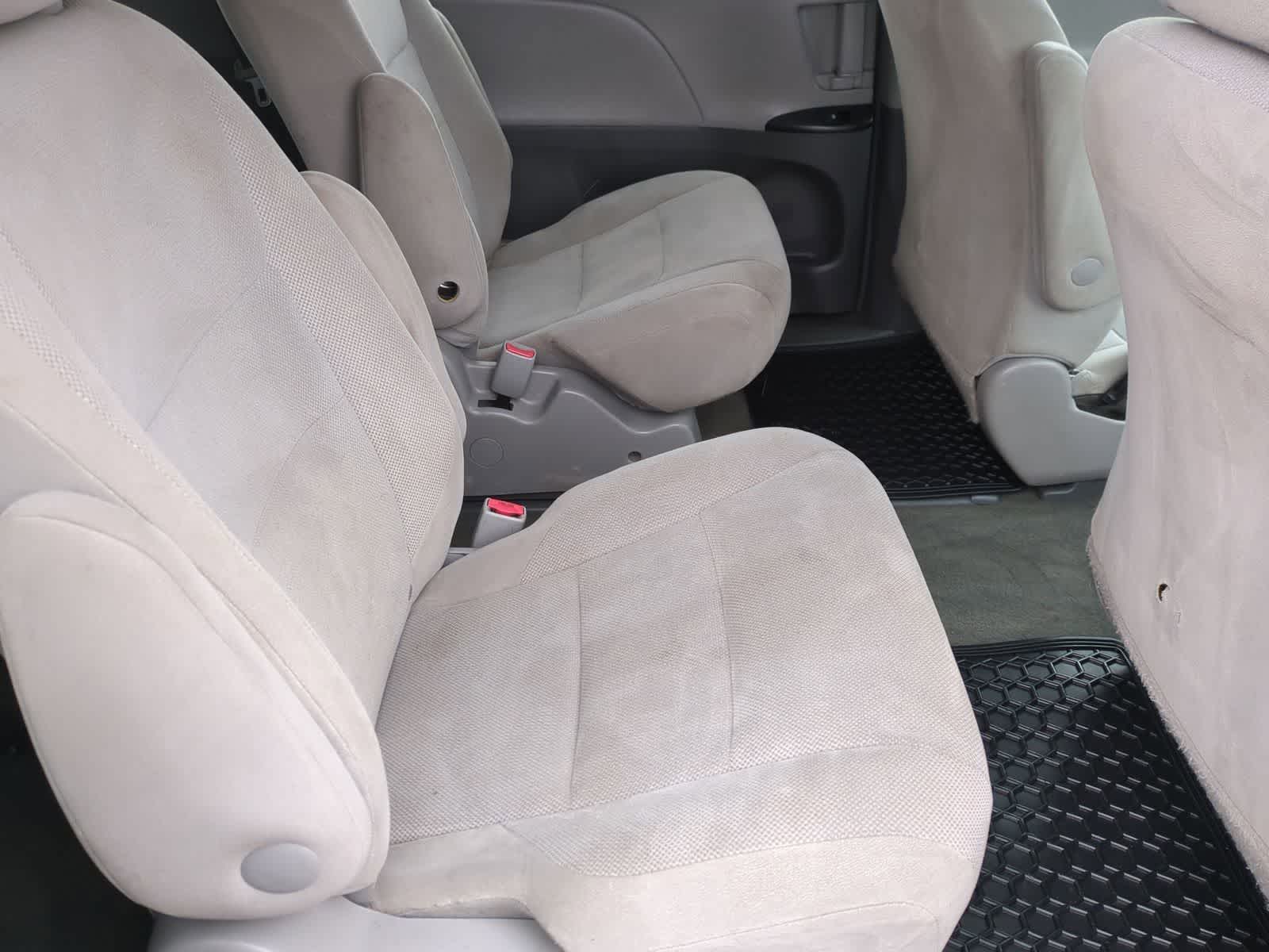 Thumbnail: 2016 Toyota Sienna - 20