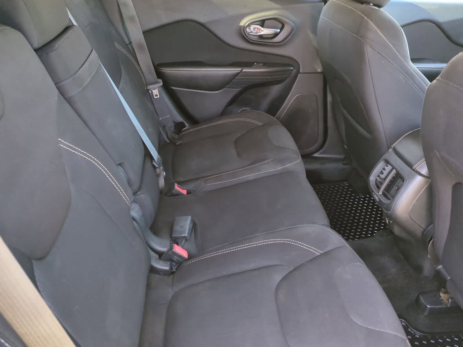 Thumbnail: 2016 Jeep Cherokee - 20