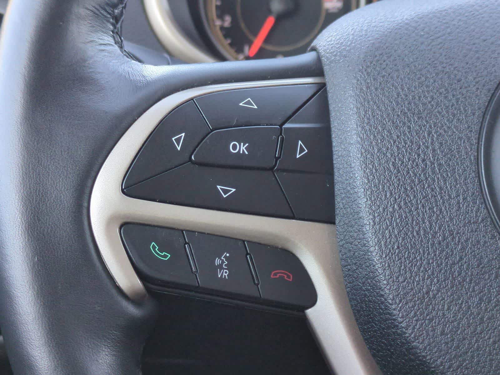 Thumbnail: 2016 Jeep Cherokee - 22