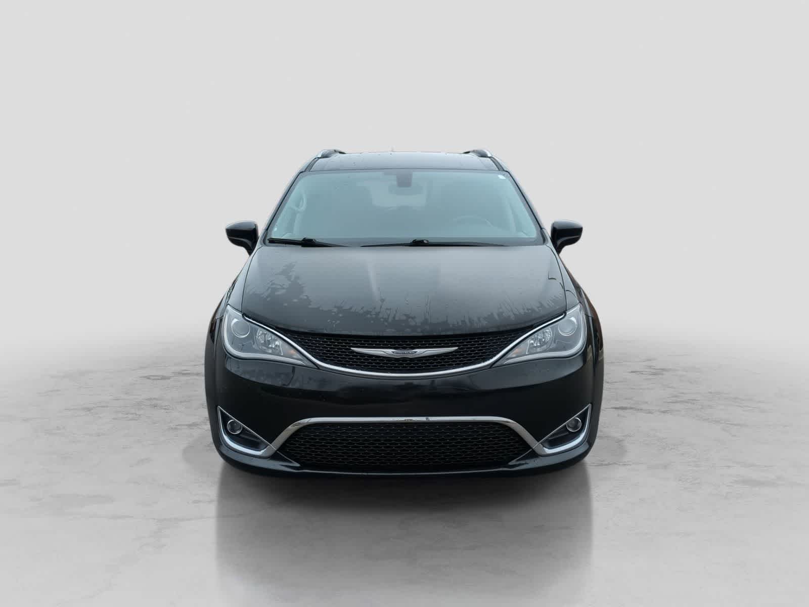 Thumbnail: 2018 Chrysler Pacifica - 3