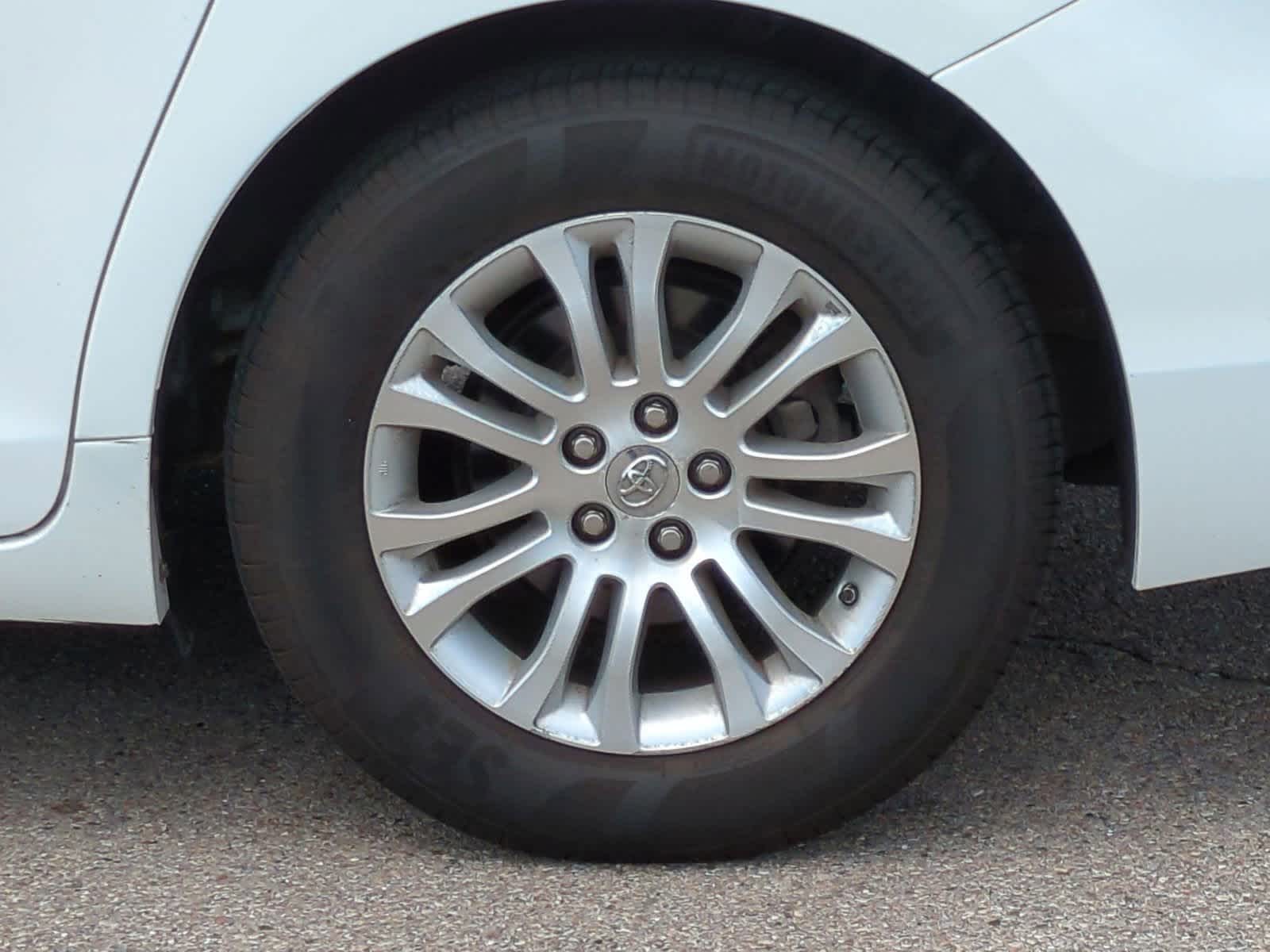Thumbnail: 2011 Toyota Sienna - 14