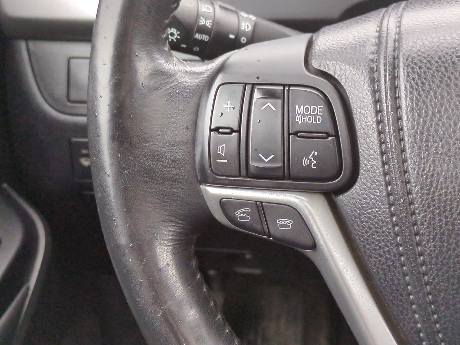 Thumbnail: 2015 Toyota Highlander - 25