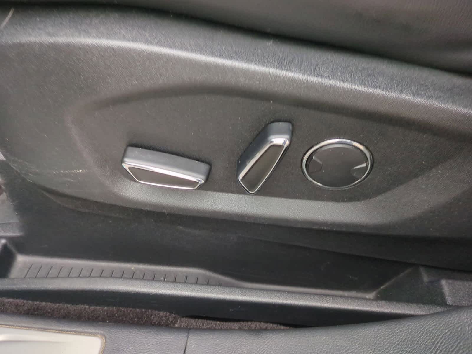 Thumbnail: 2018 Ford Edge - 17