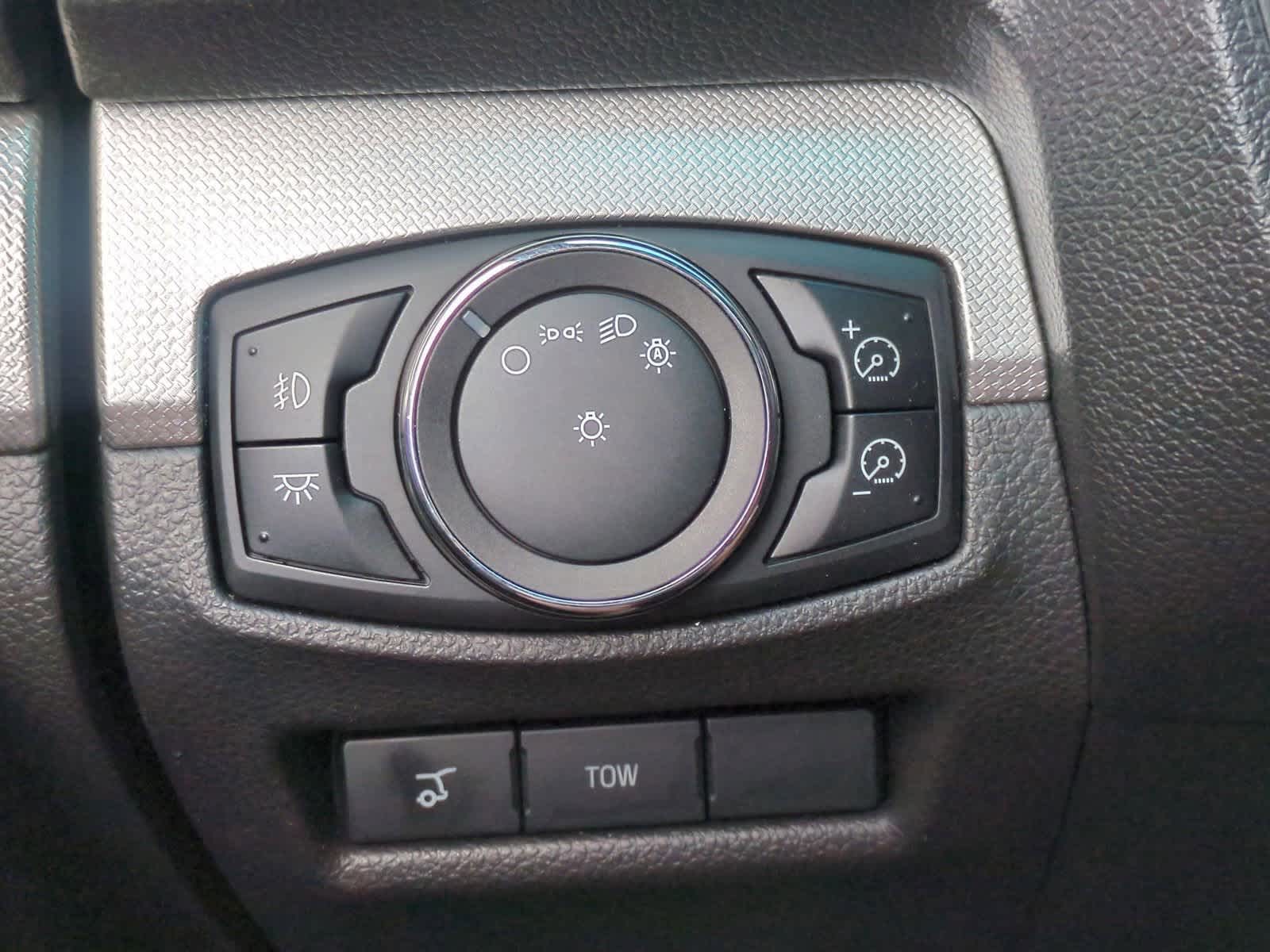 Thumbnail: 2012 Ford Explorer - 32