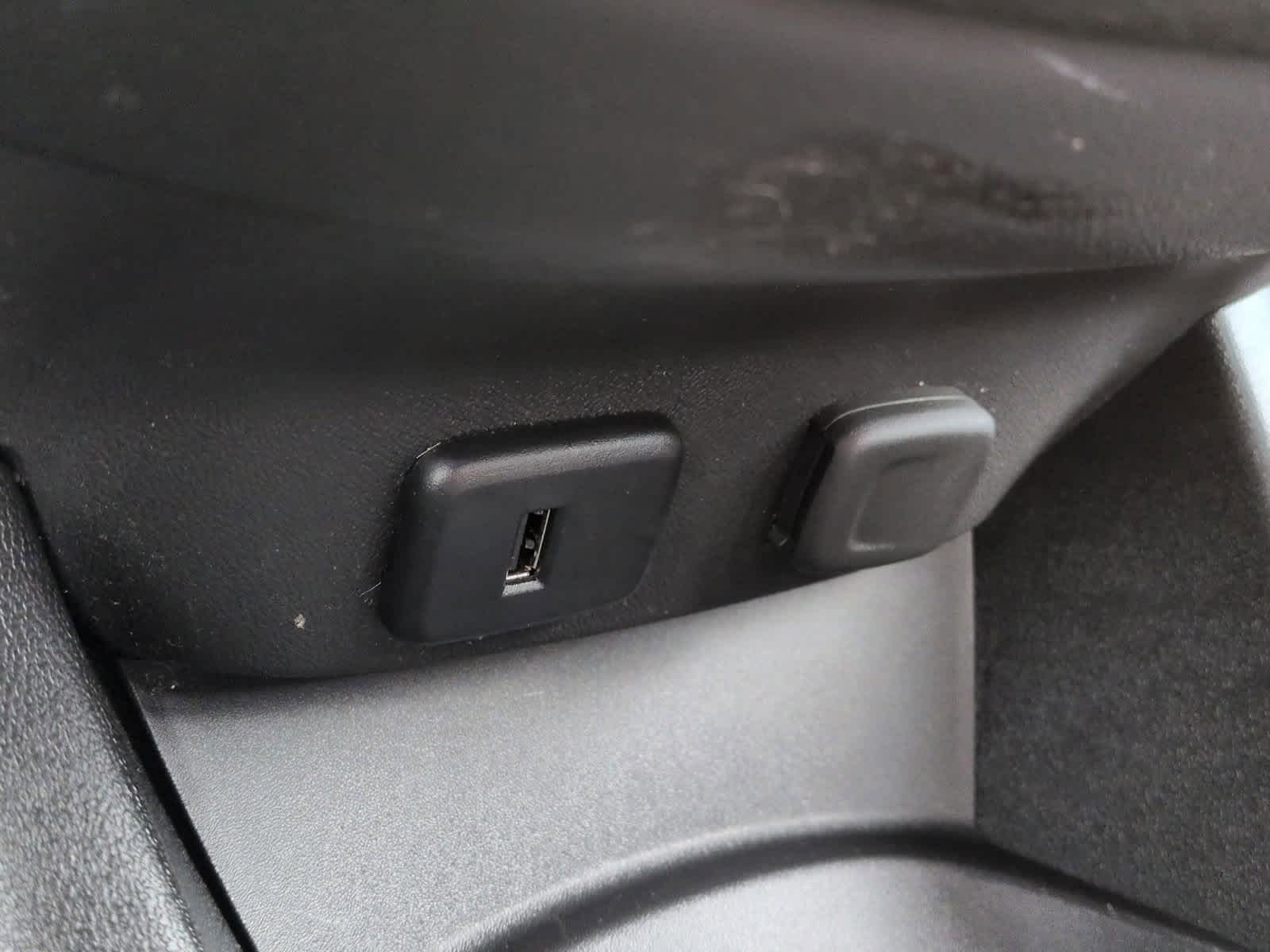 Thumbnail: 2017 Chevrolet Malibu - 31