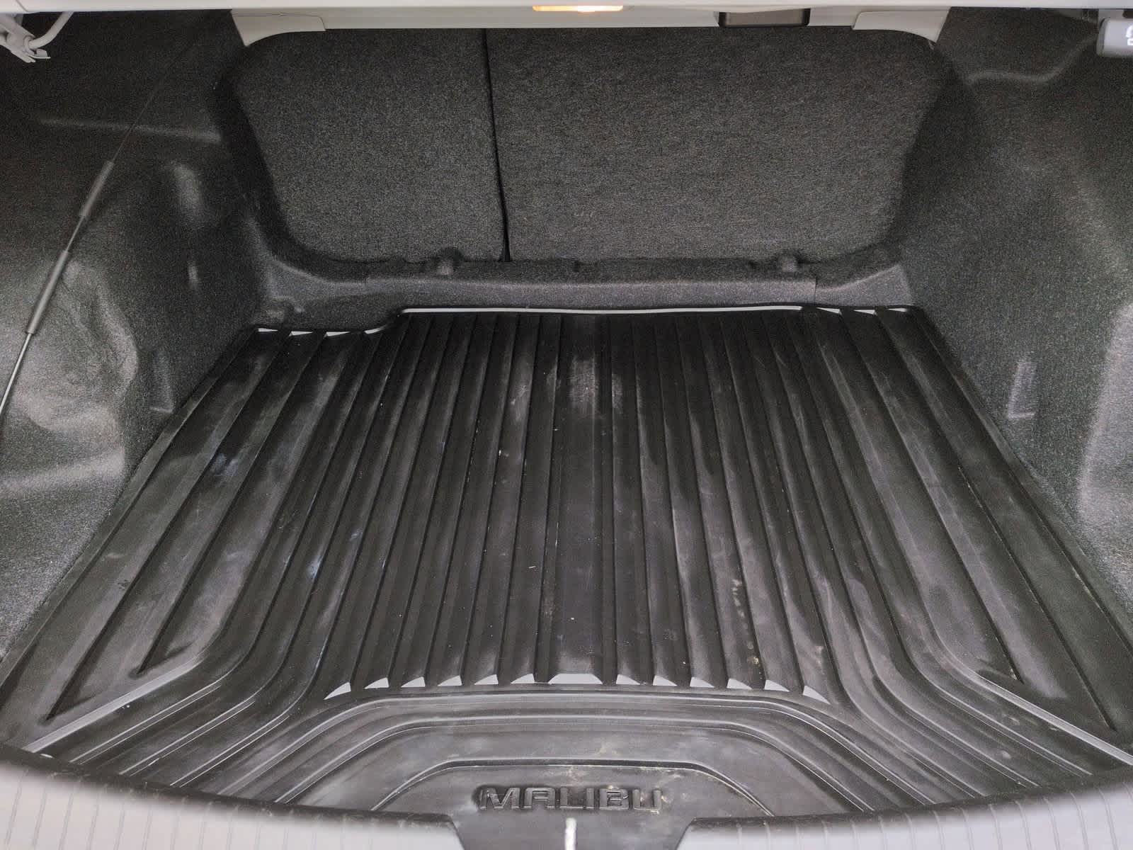 Thumbnail: 2017 Chevrolet Malibu - 34