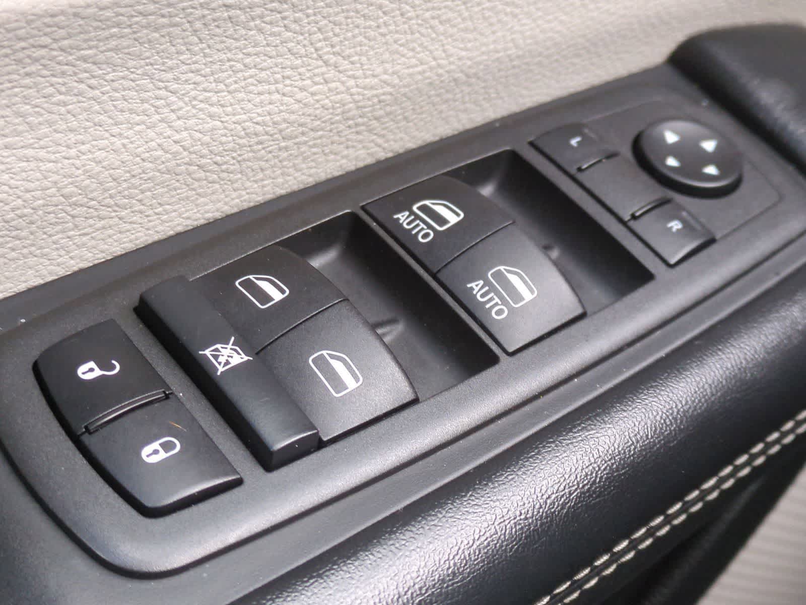 Thumbnail: 2022 Chrysler Pacifica - 30