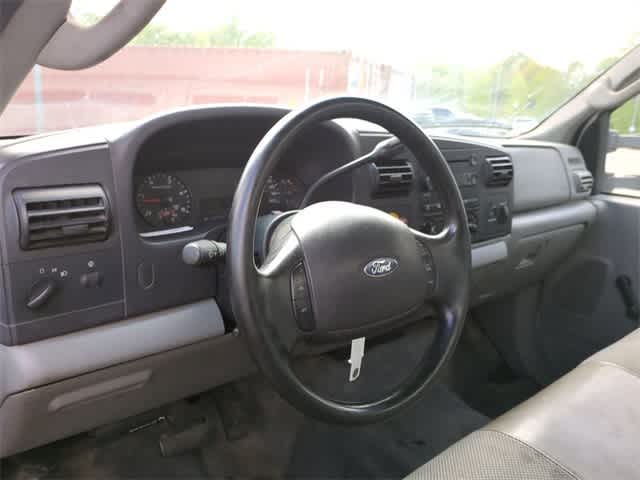 2005 Ford Econoline E-550 10