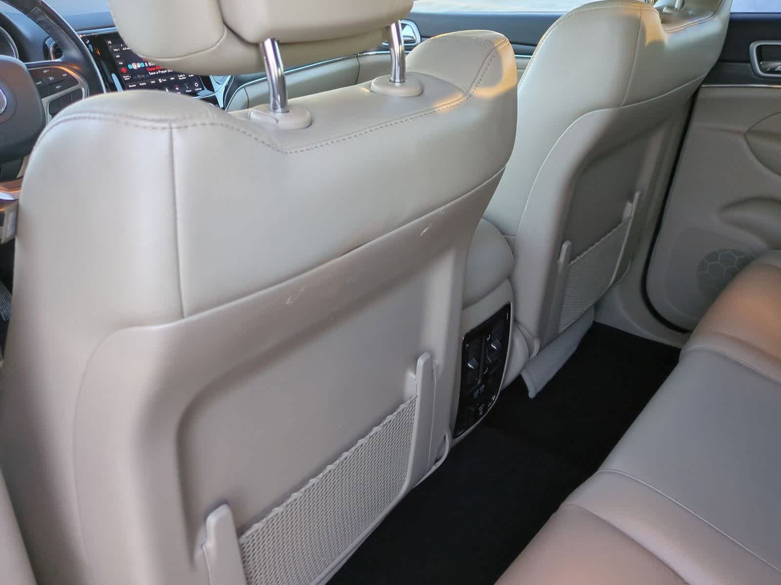 Thumbnail: 2020 Jeep Grand Cherokee - 18