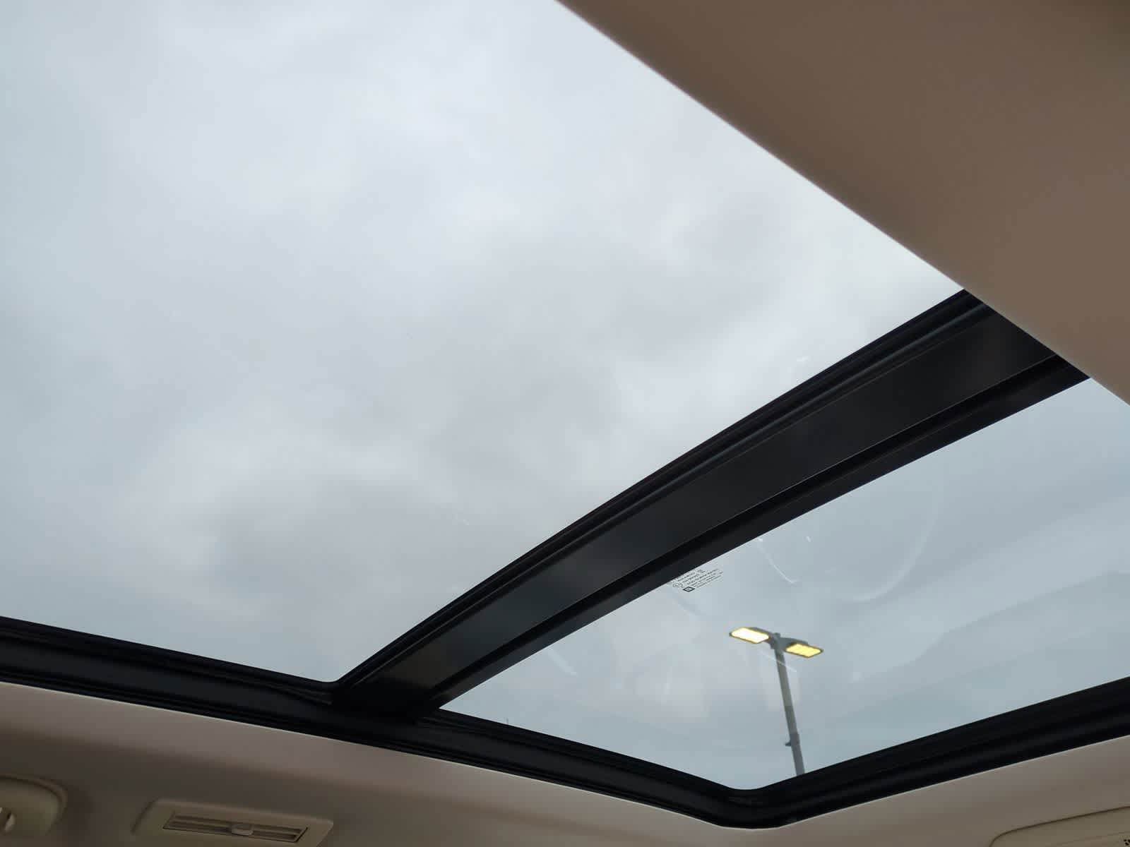 Thumbnail: 2022 Cadillac XT6 - 24