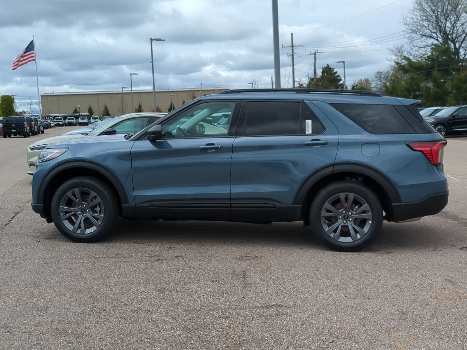 Thumbnail: 2026 Ford Explorer - 5