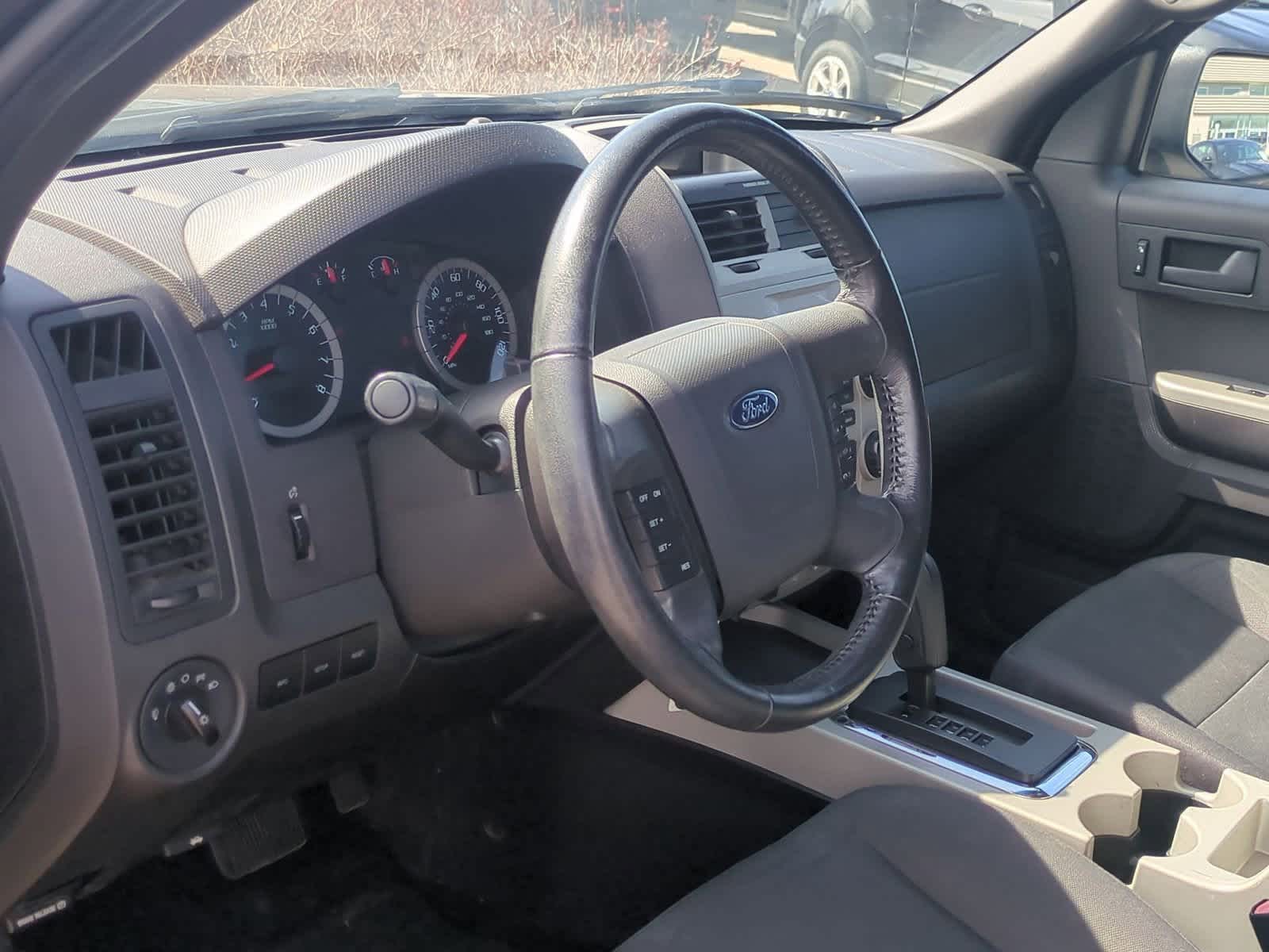 2011 Ford Escape XLT 10