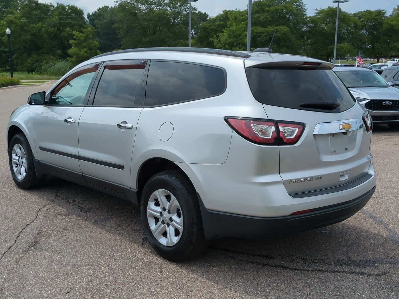 Thumbnail: 2017 Chevrolet Traverse - 6