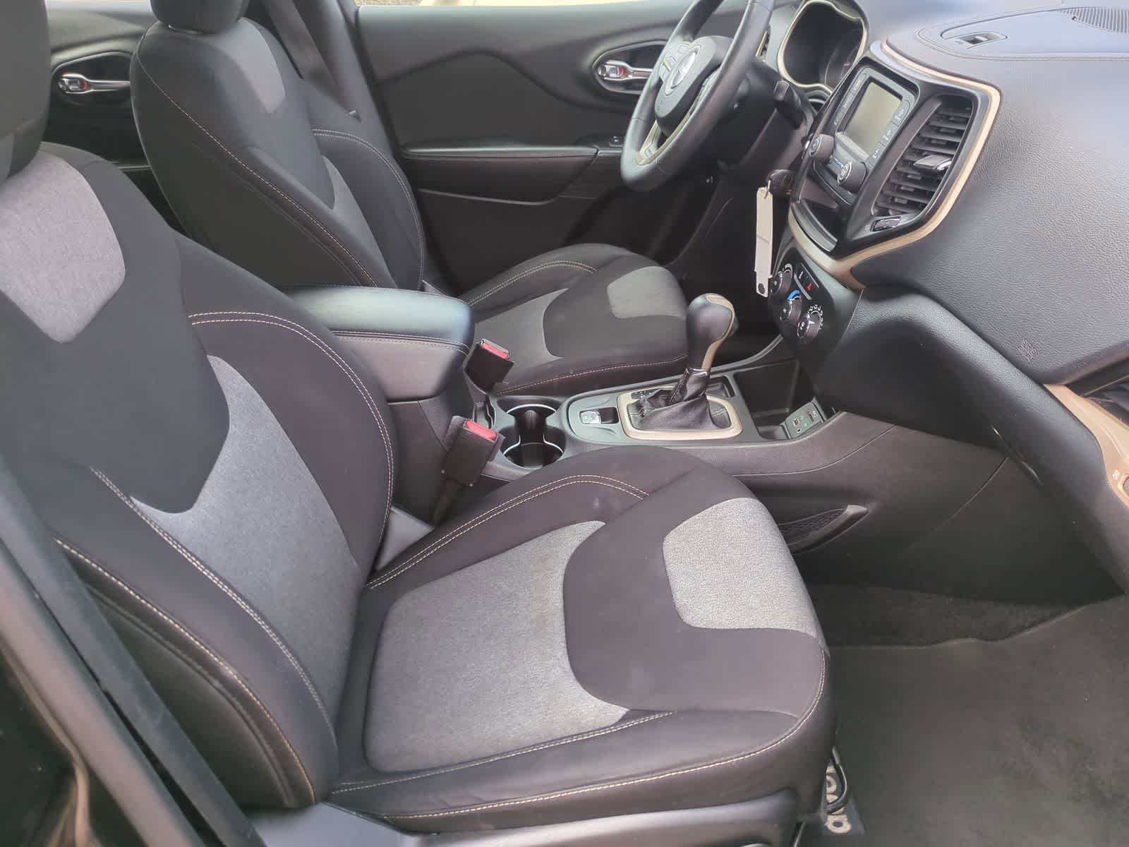 Thumbnail: 2014 Jeep Cherokee - 21