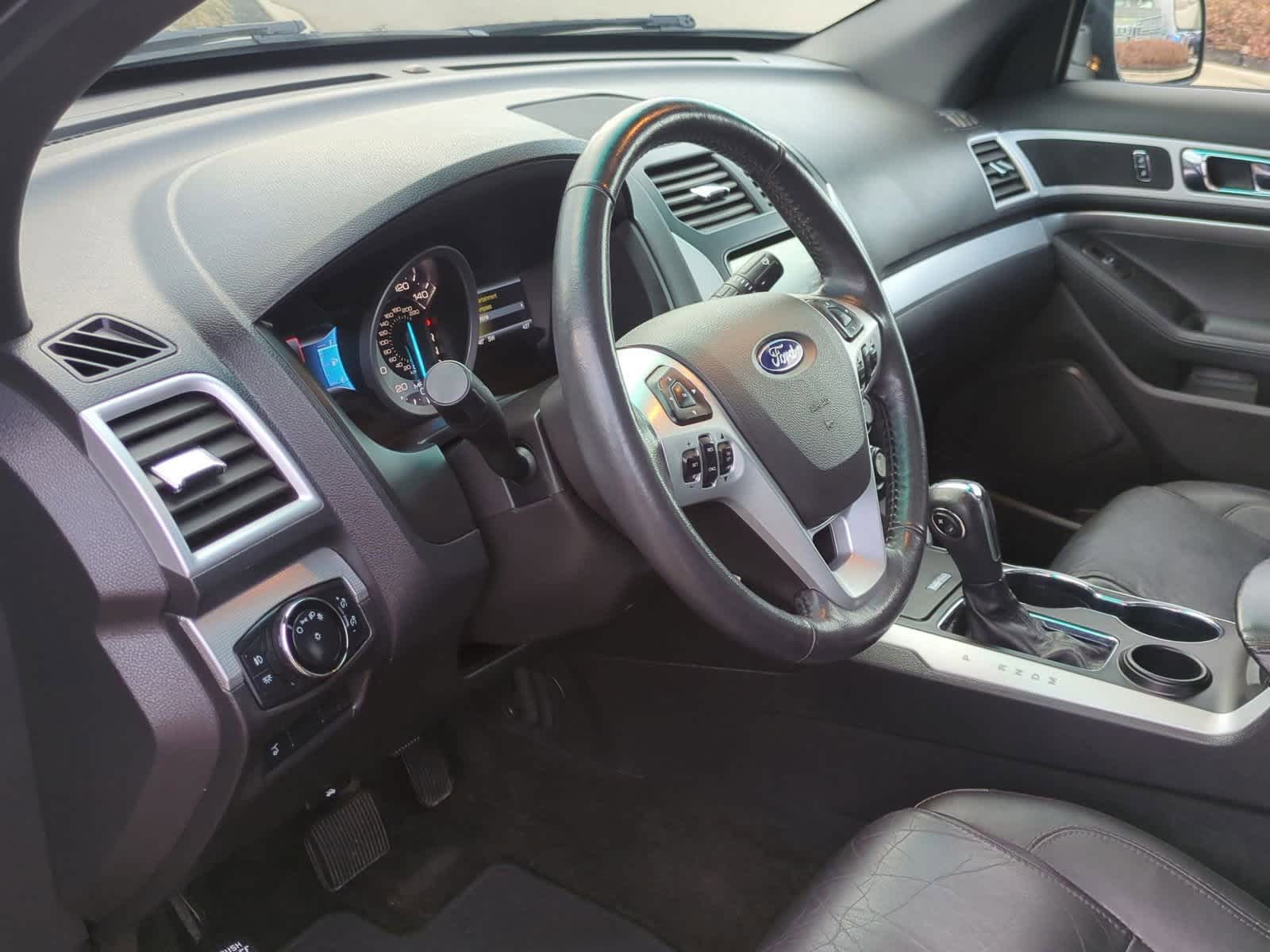 Thumbnail: 2015 Ford Explorer - 10