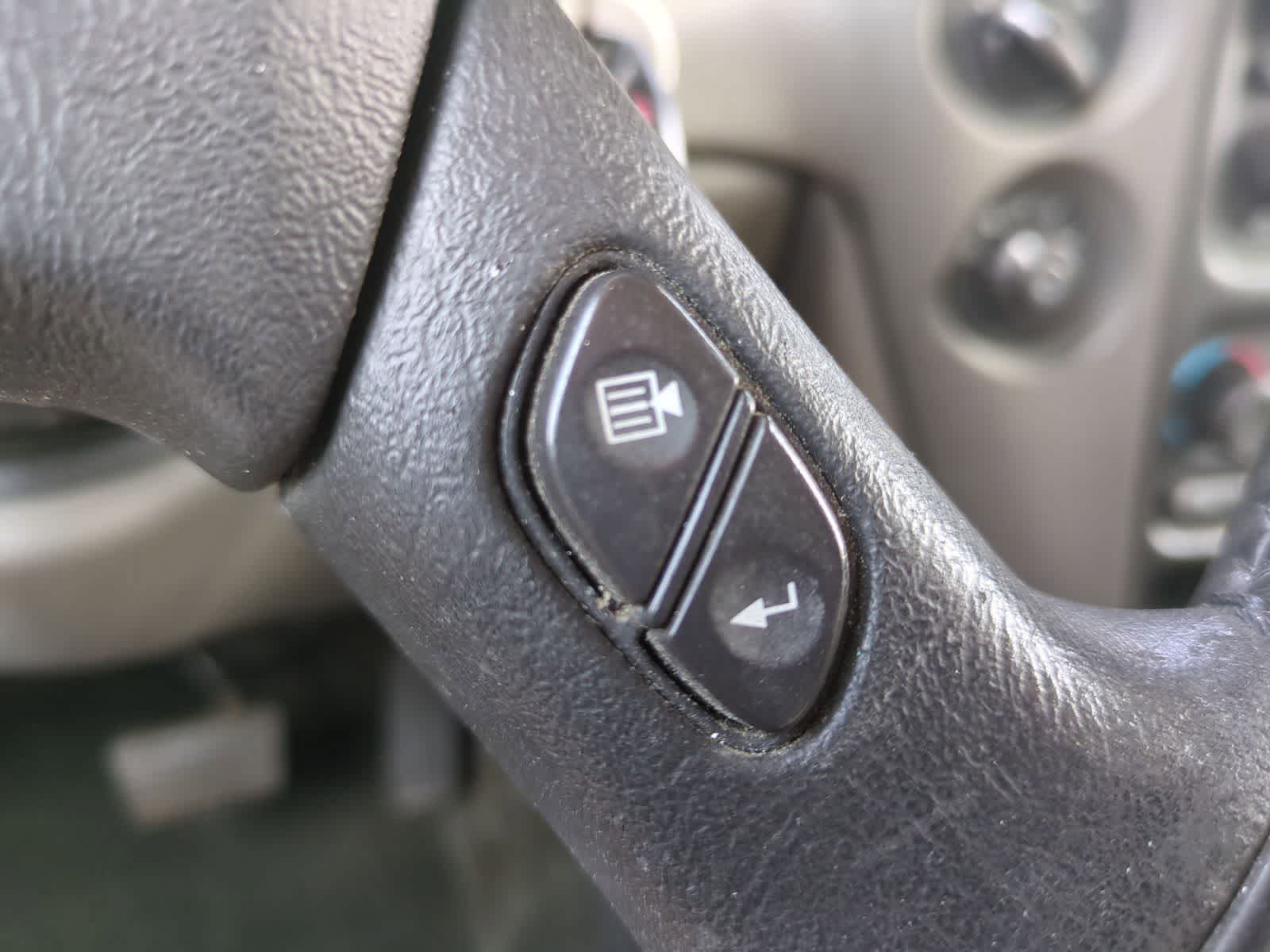 Thumbnail: 2004 Chevrolet TrailBlazer - 30