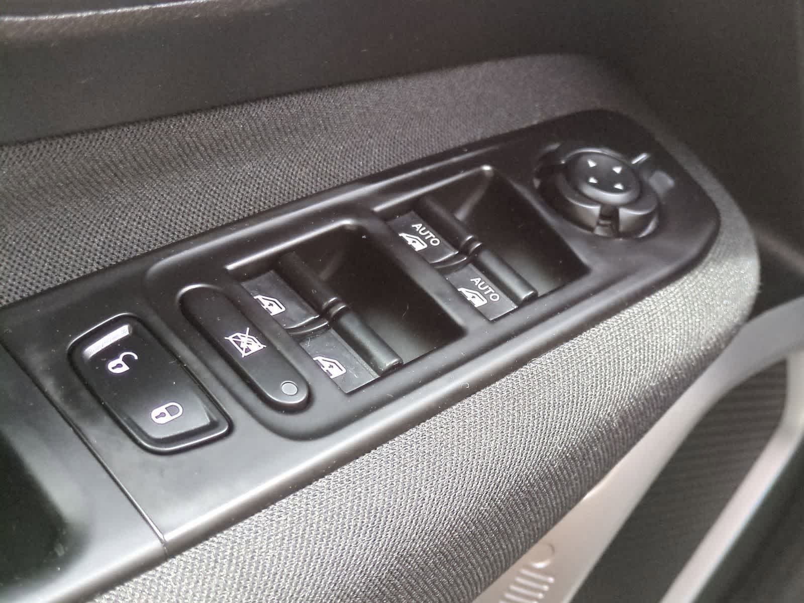 Thumbnail: 2020 Jeep Renegade - 28