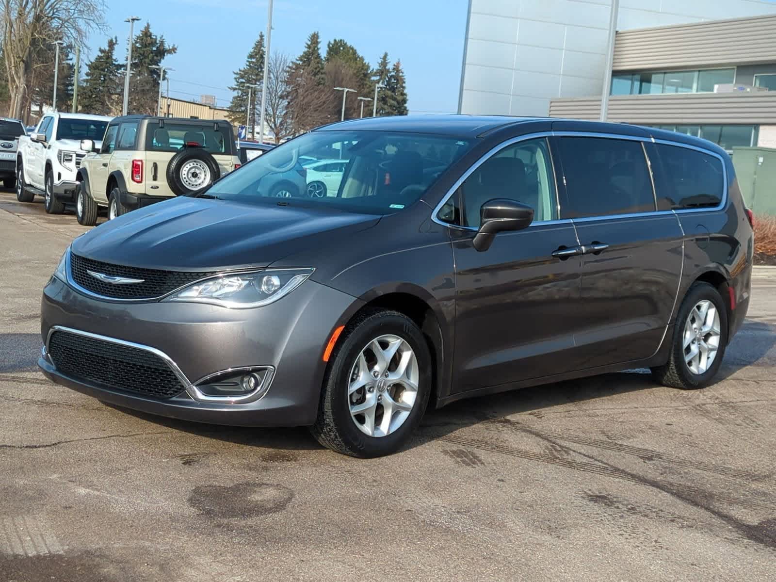 Thumbnail: 2018 Chrysler Pacifica - 4