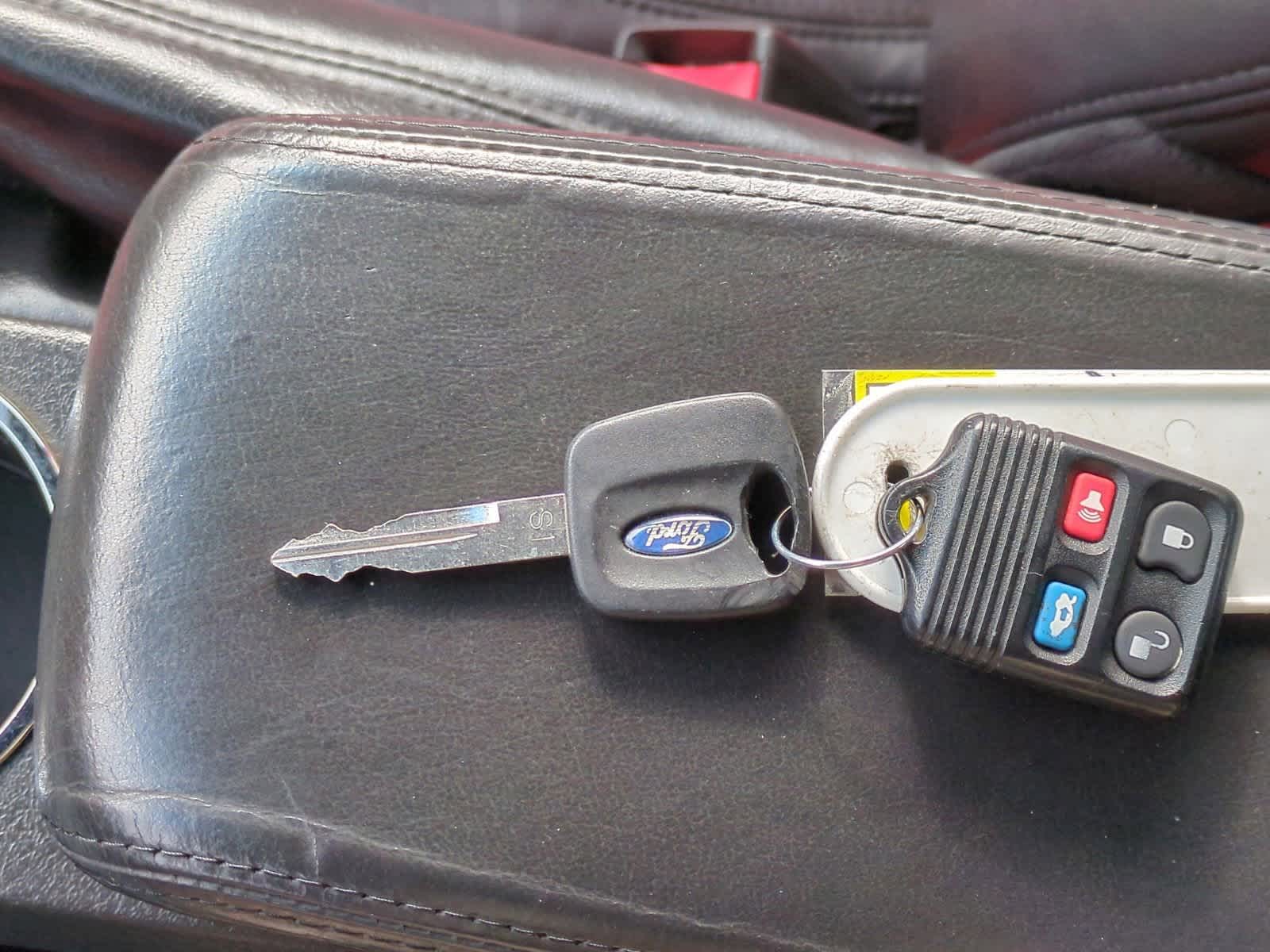 Thumbnail: 2002 Ford Thunderbird - 31