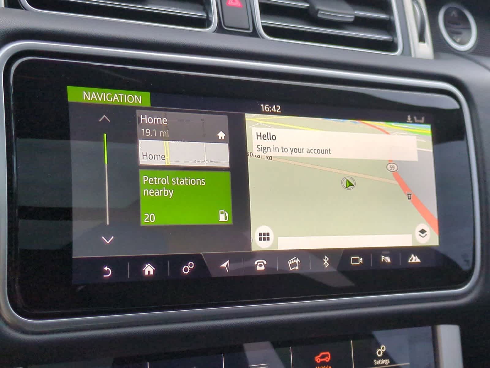 Thumbnail: 2018 Land Rover Range Rover - 30