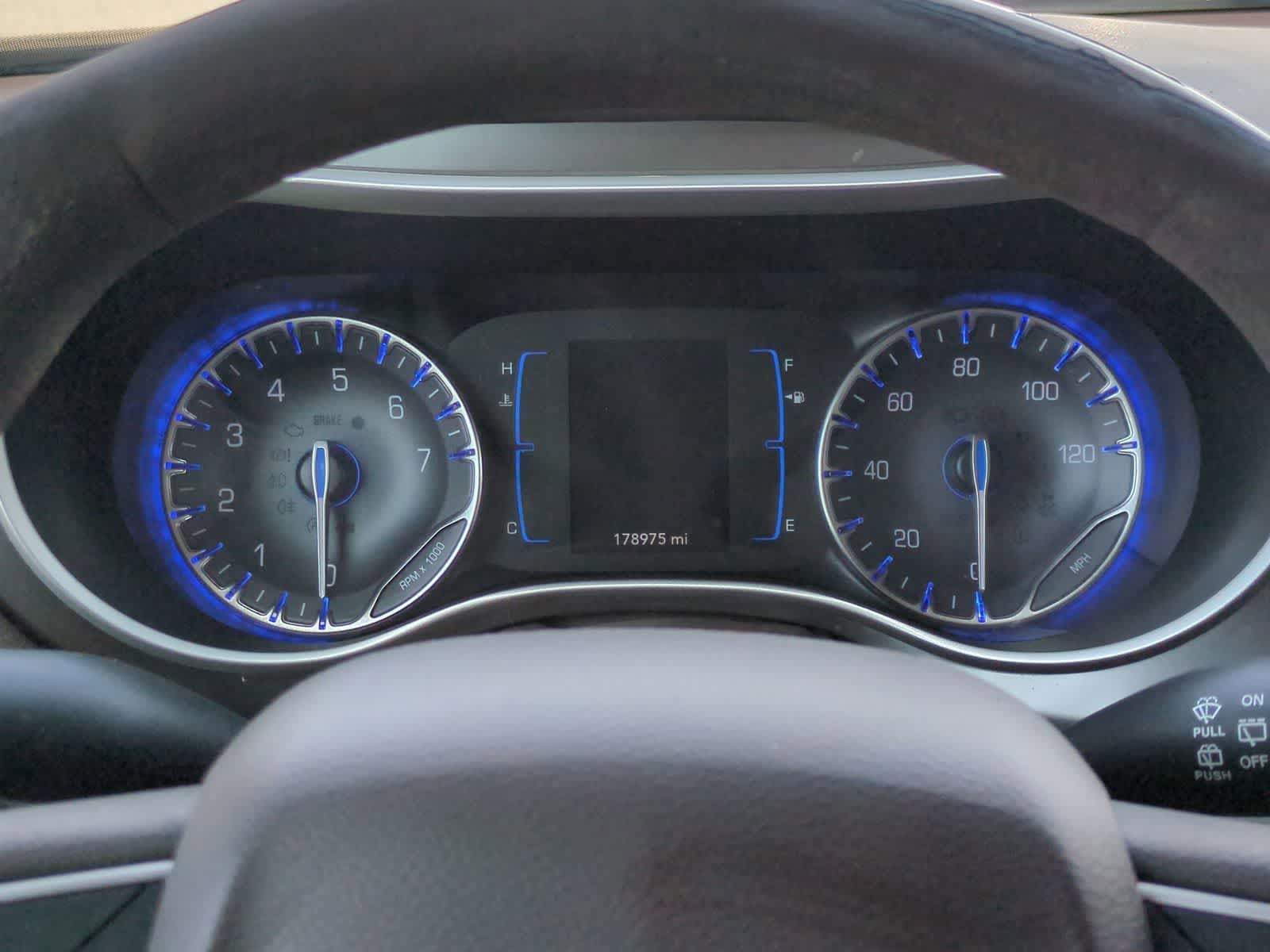 Thumbnail: 2017 Chrysler Pacifica - 33