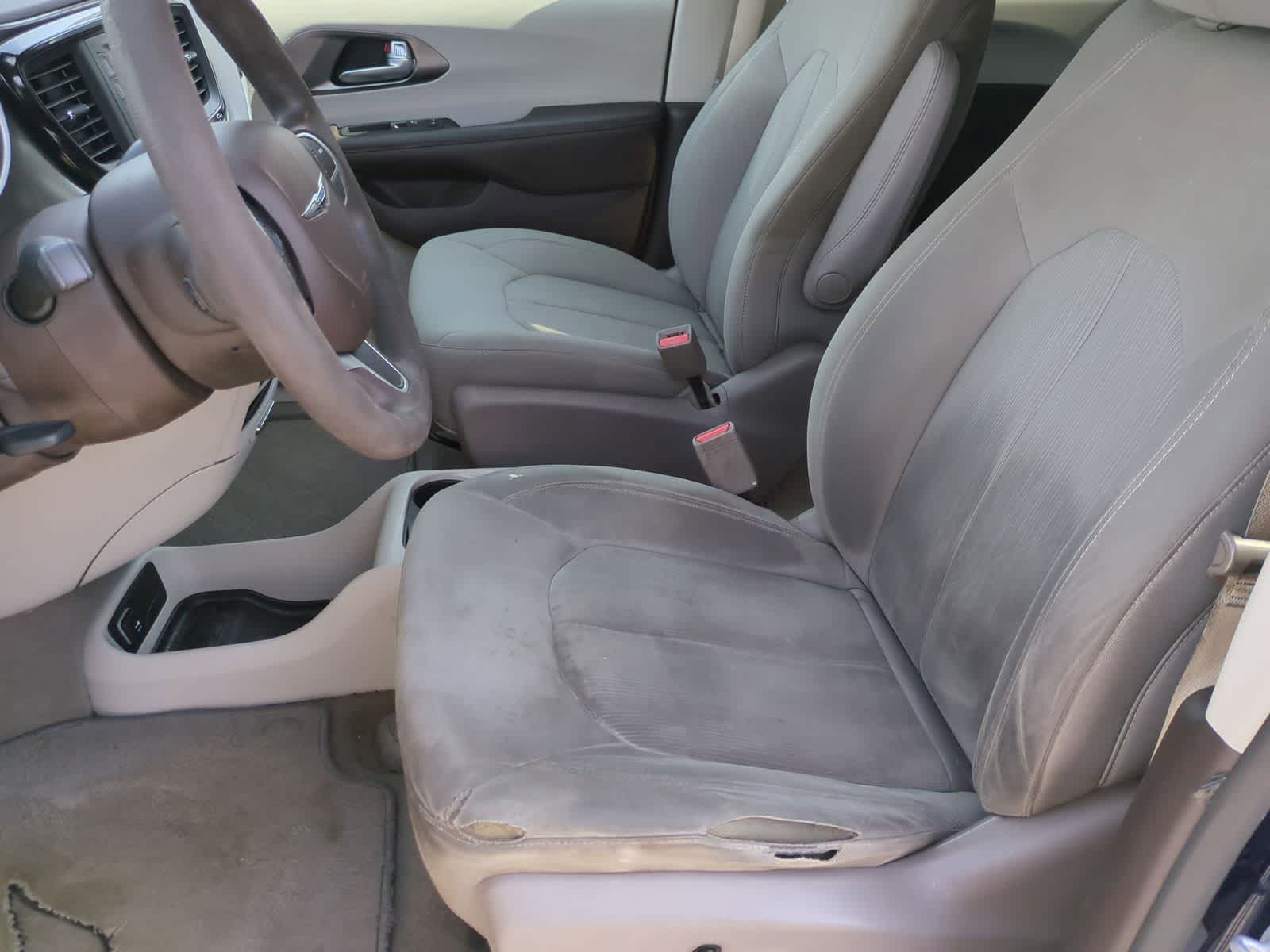 Thumbnail: 2017 Chrysler Pacifica - 16