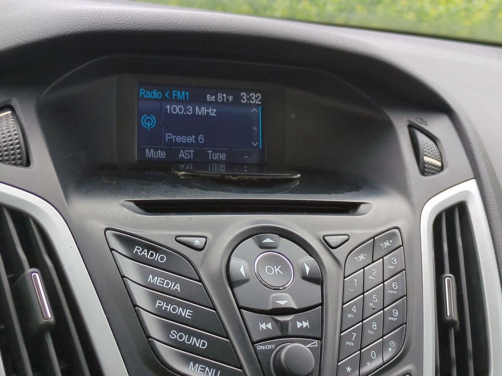 Thumbnail: 2013 Ford Focus - 25