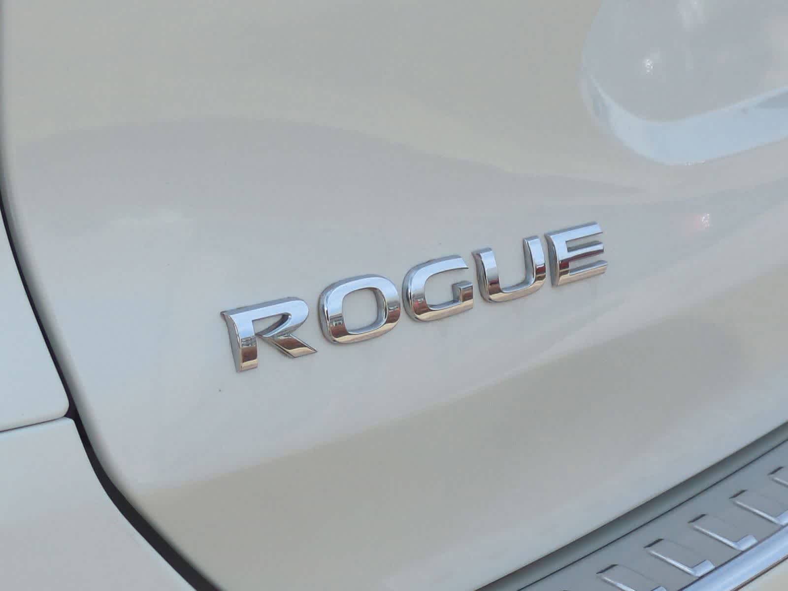 Thumbnail: 2015 Nissan Rogue - 13