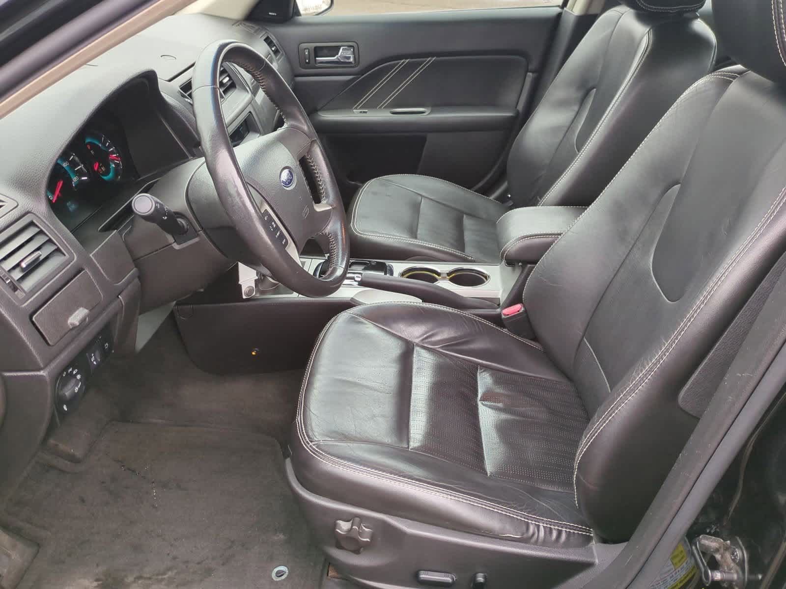 Thumbnail: 2010 Ford Fusion - 16