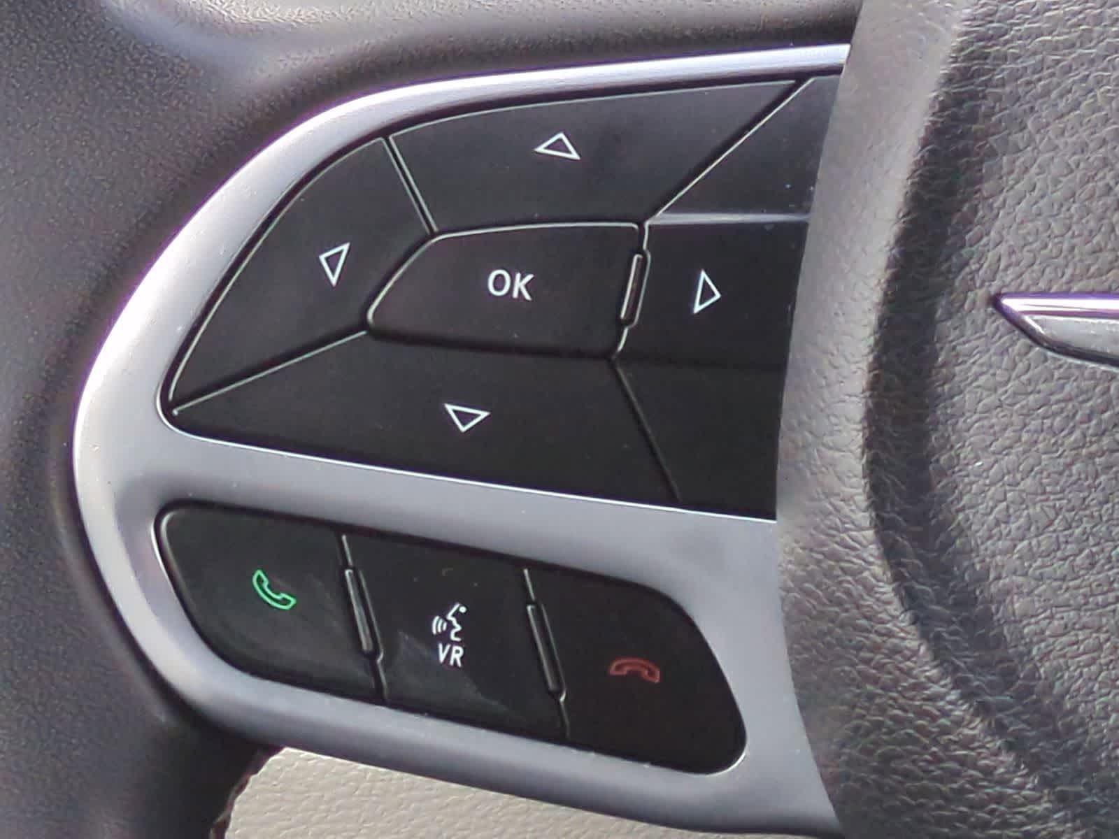 Thumbnail: 2022 Chrysler Pacifica - 23