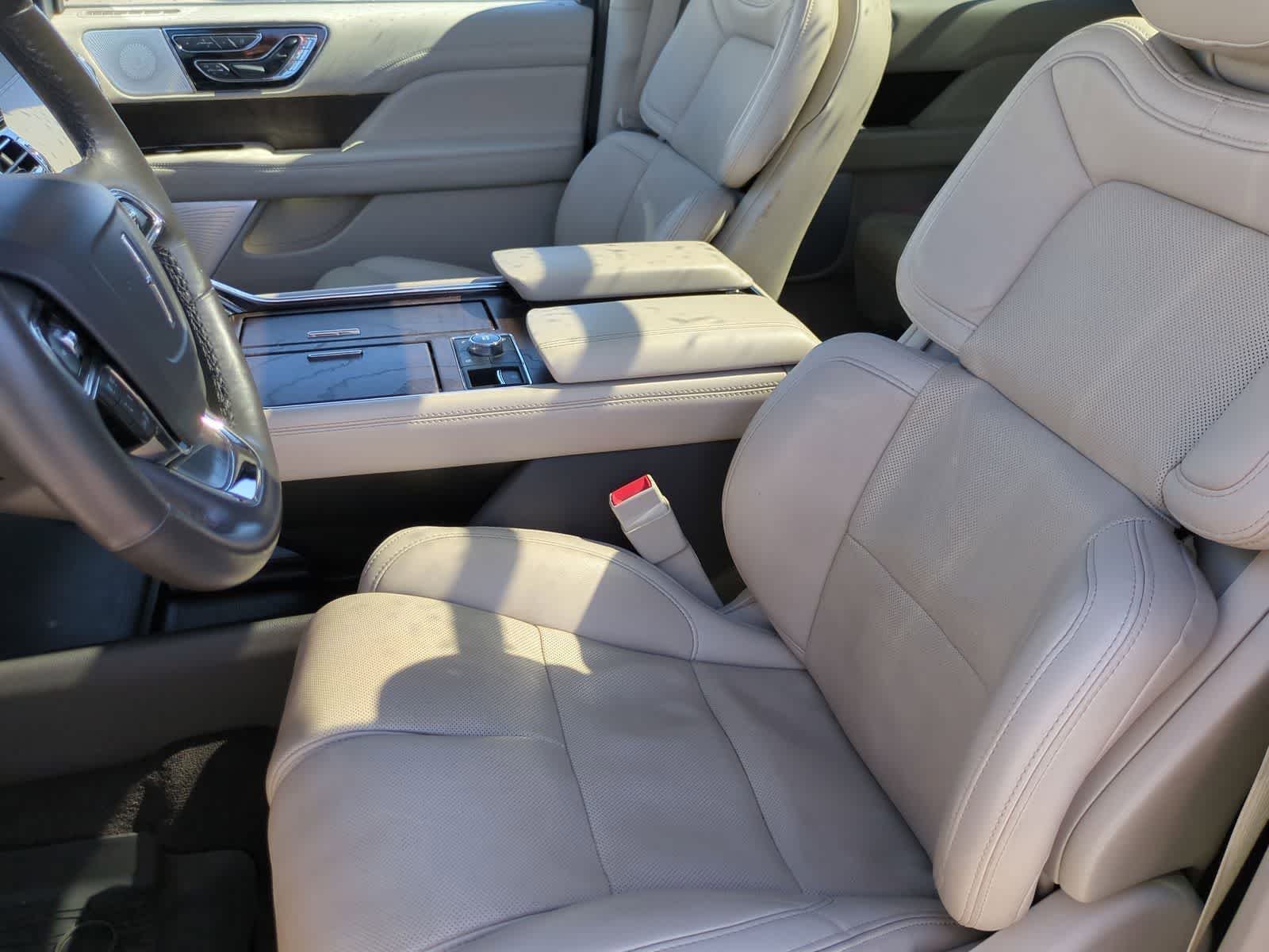 Thumbnail: 2021 Lincoln Navigator - 16