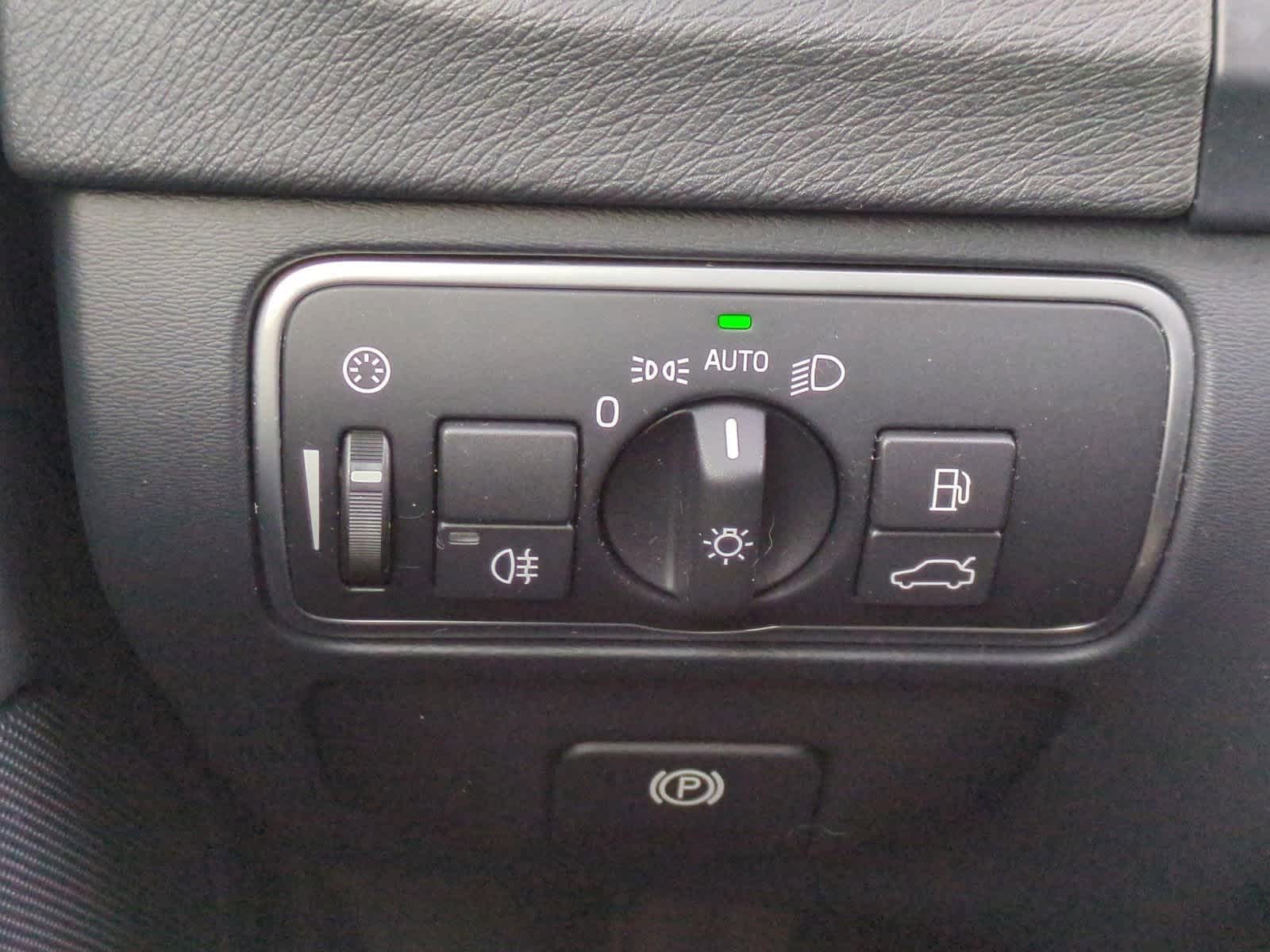 Thumbnail: 2017 Volvo S60 - 32